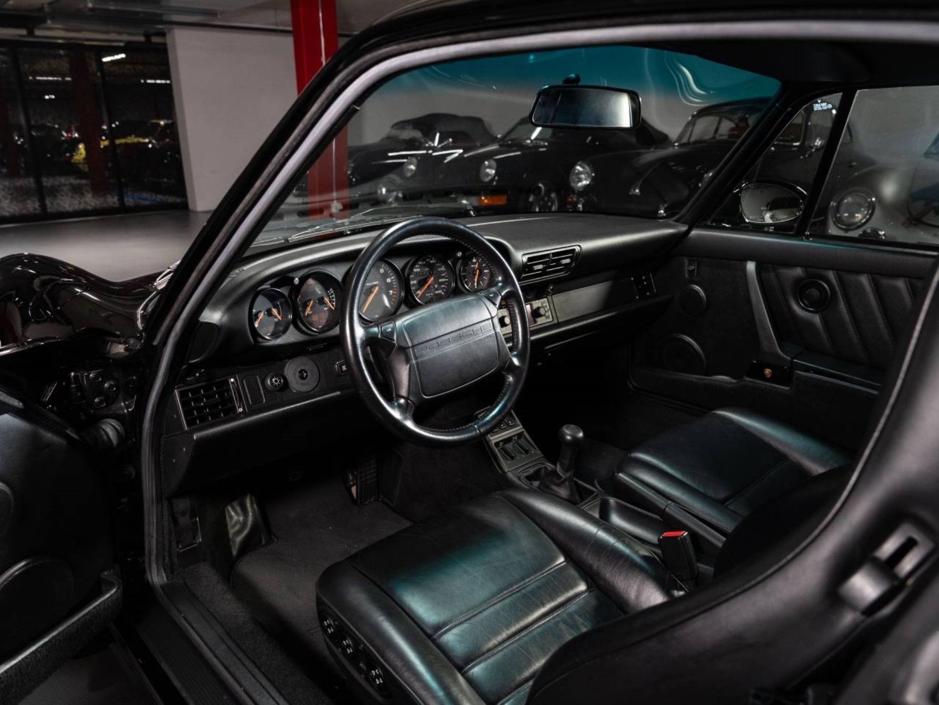 PORSCHE 911 Carrera 4 Coupé Turbo-Look-image-10