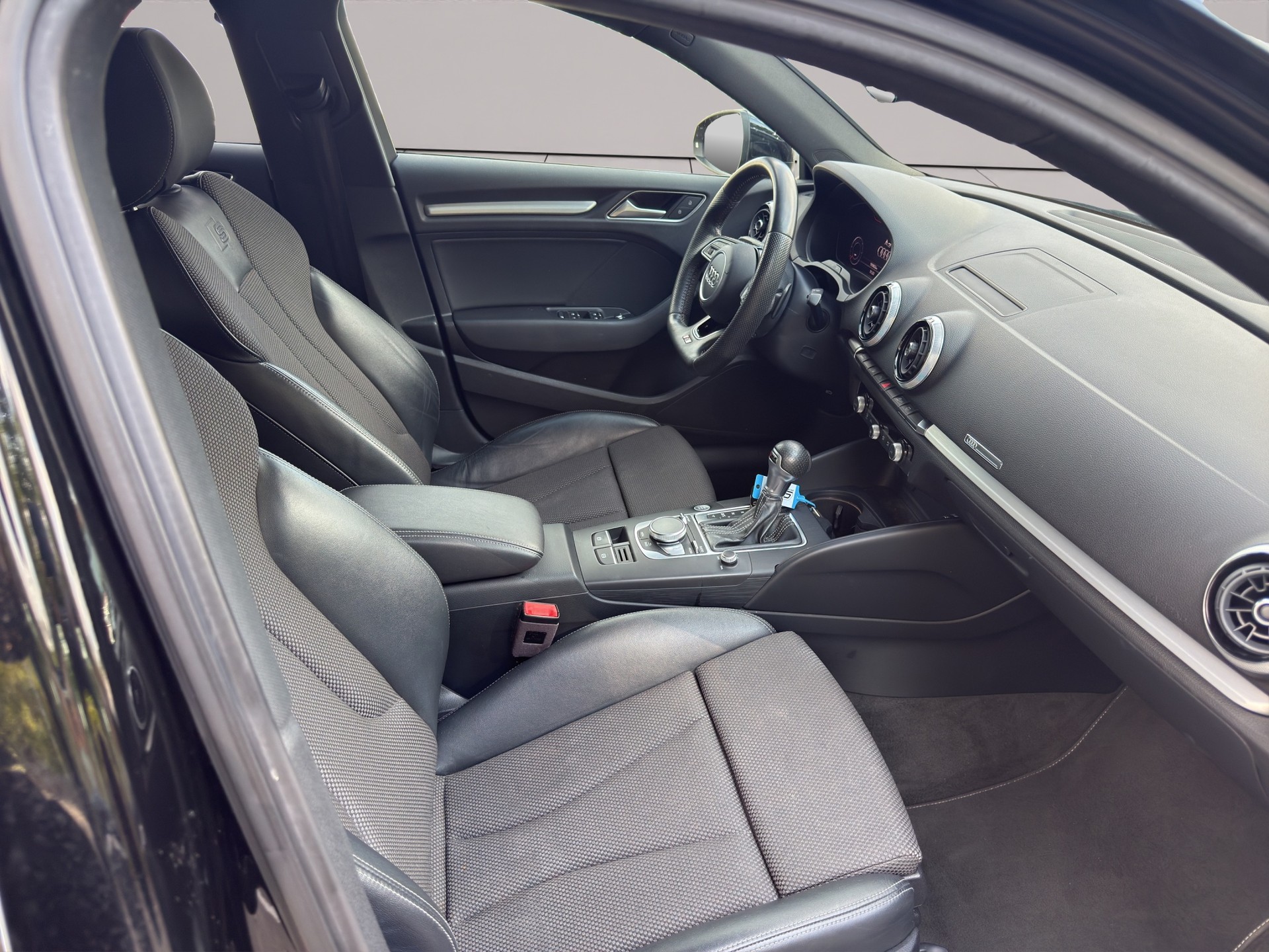 AUDI A3 Limousine 35 TFSI Sport S-tronic-image-16
