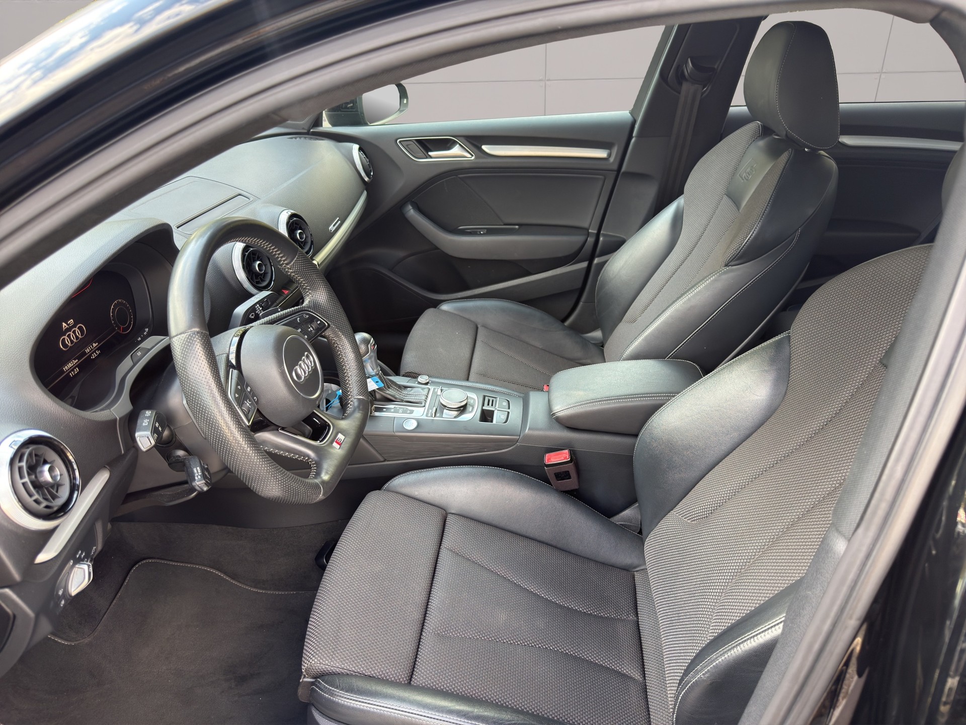 AUDI A3 Limousine 35 TFSI Sport S-tronic-image-11