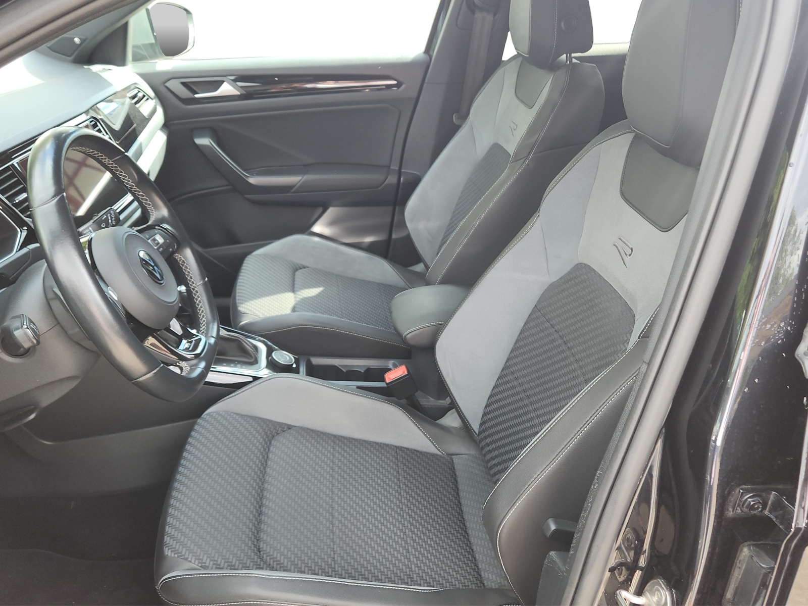 VW T-Roc 2.0 TSI R DSG 4Motion-image-8