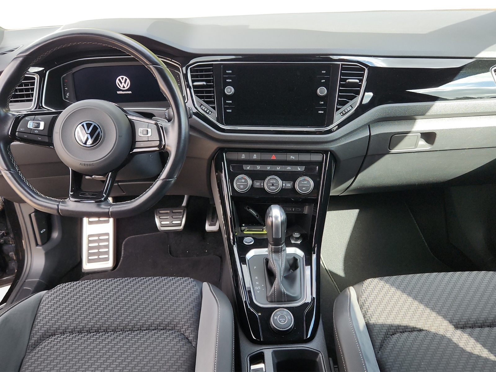 VW T-Roc 2.0 TSI R DSG 4Motion-image-9