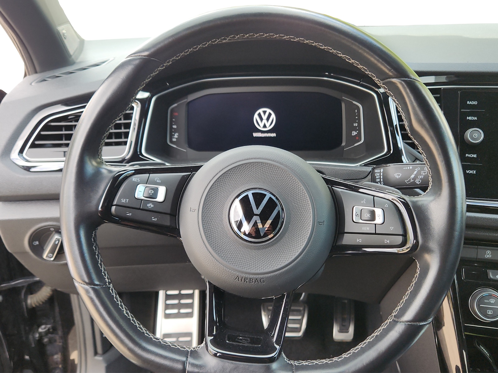 VW T-Roc 2.0 TSI R DSG 4Motion-image-10