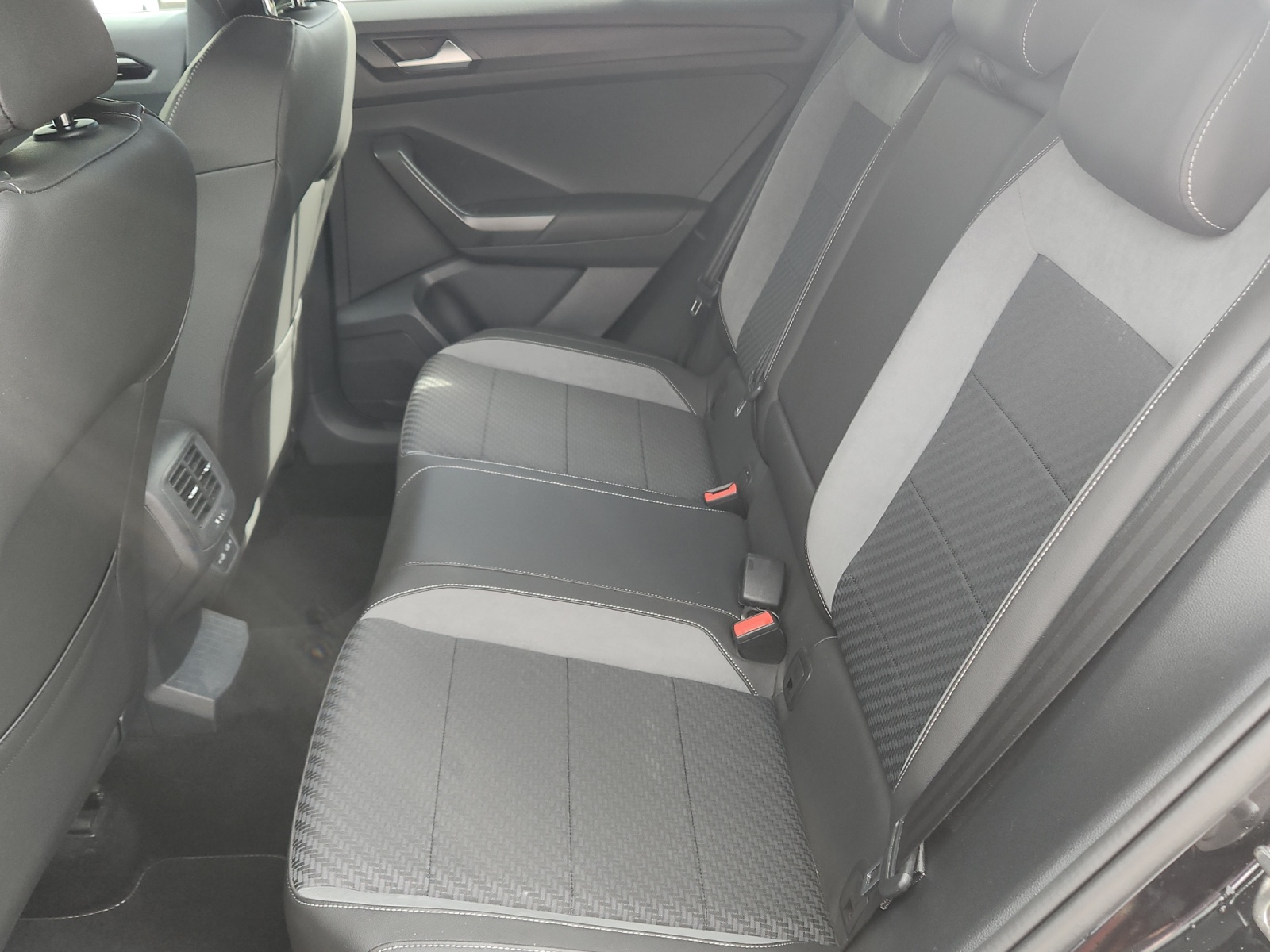 VW T-Roc 2.0 TSI R DSG 4Motion-image-15
