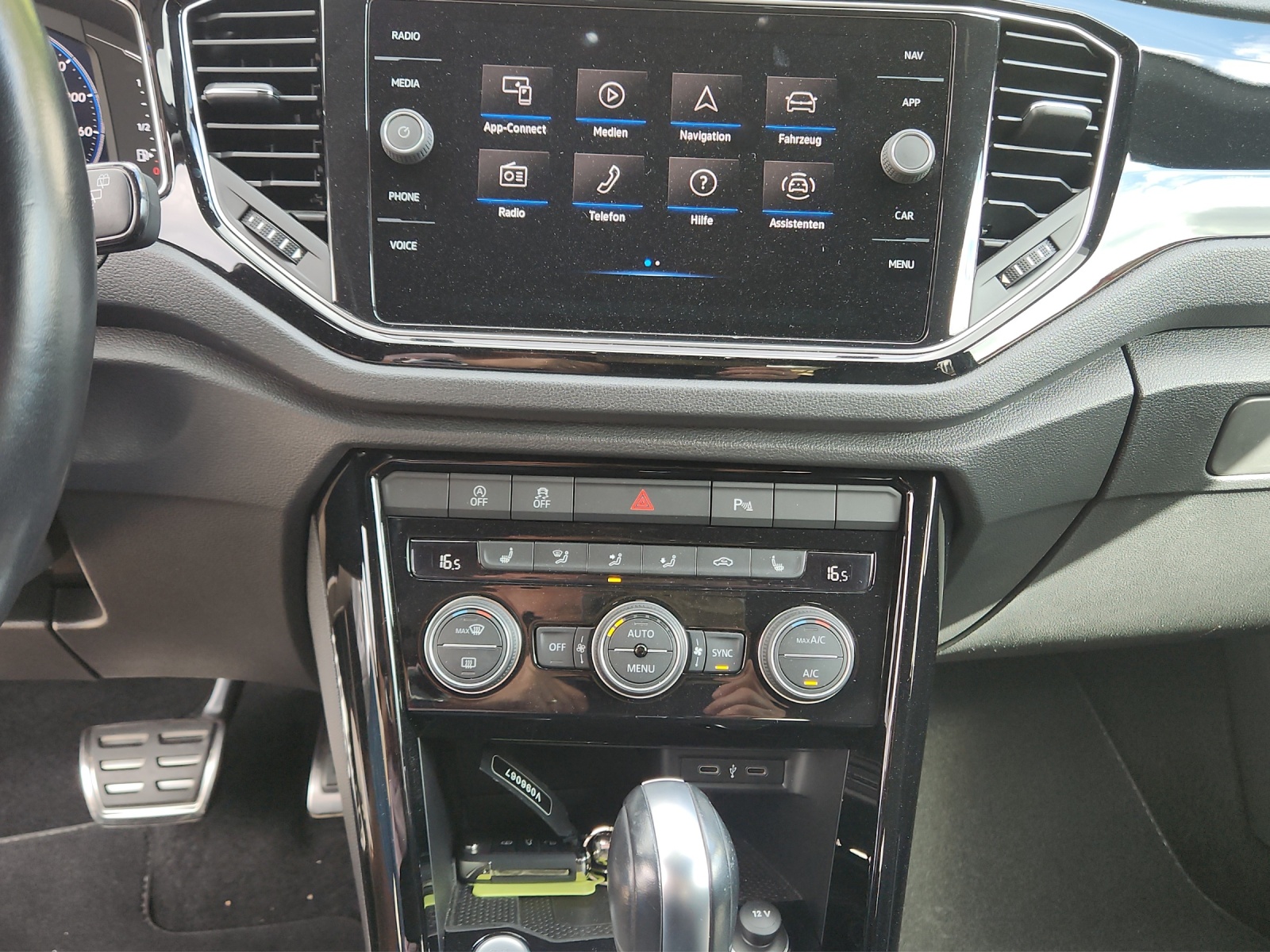 VW T-Roc 2.0 TSI R DSG 4Motion-image-11