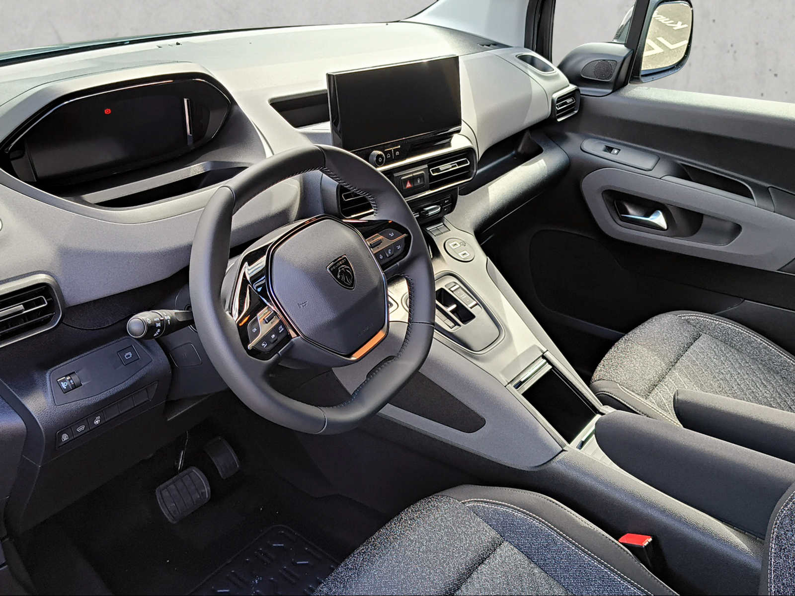 PEUGEOT Rifter Long 1.5 BlueHDi 130 Family Edition-image-12