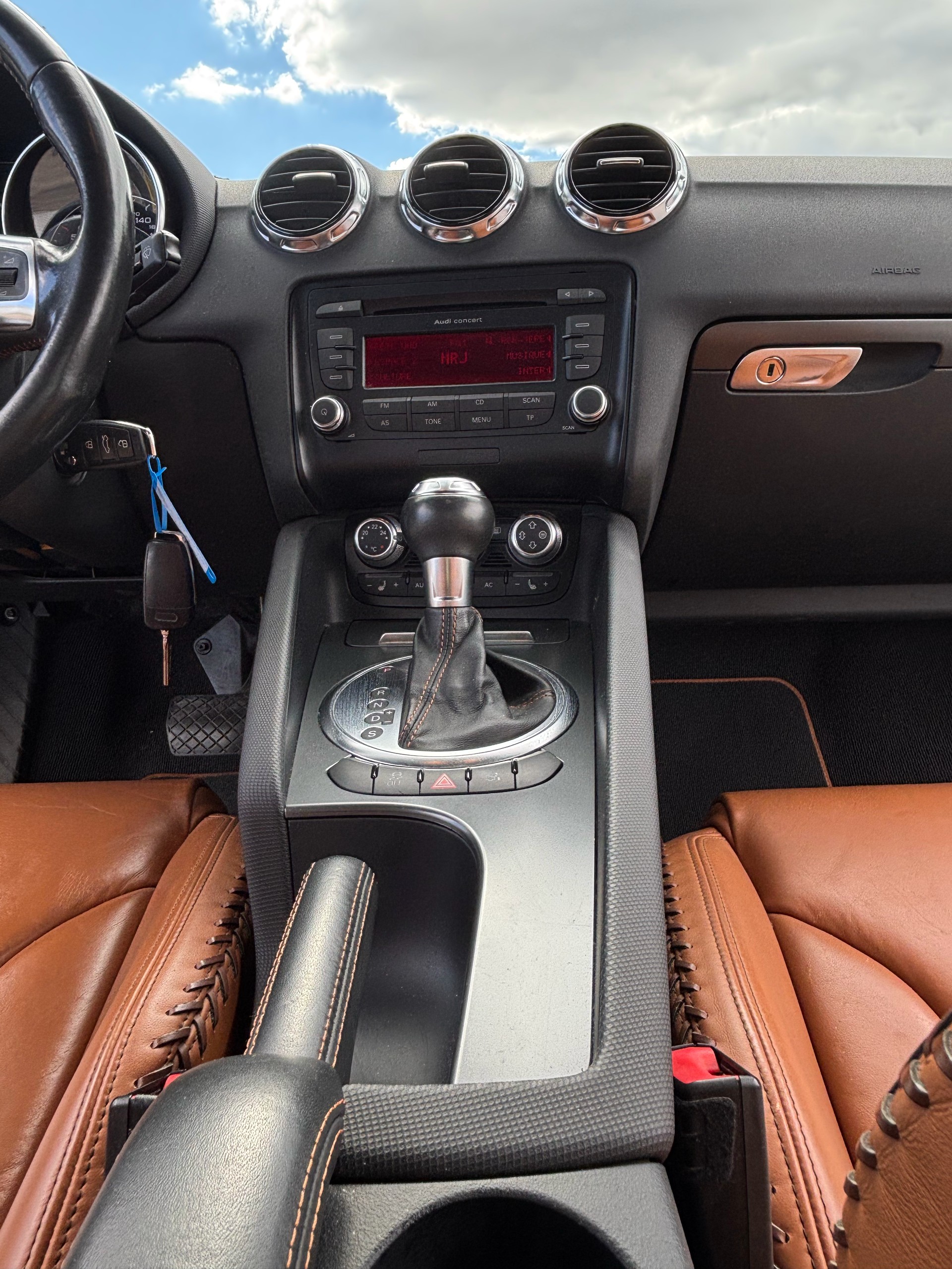 AUDI TT Coupé 2.0 TFSI quattro S-tronic-image-10