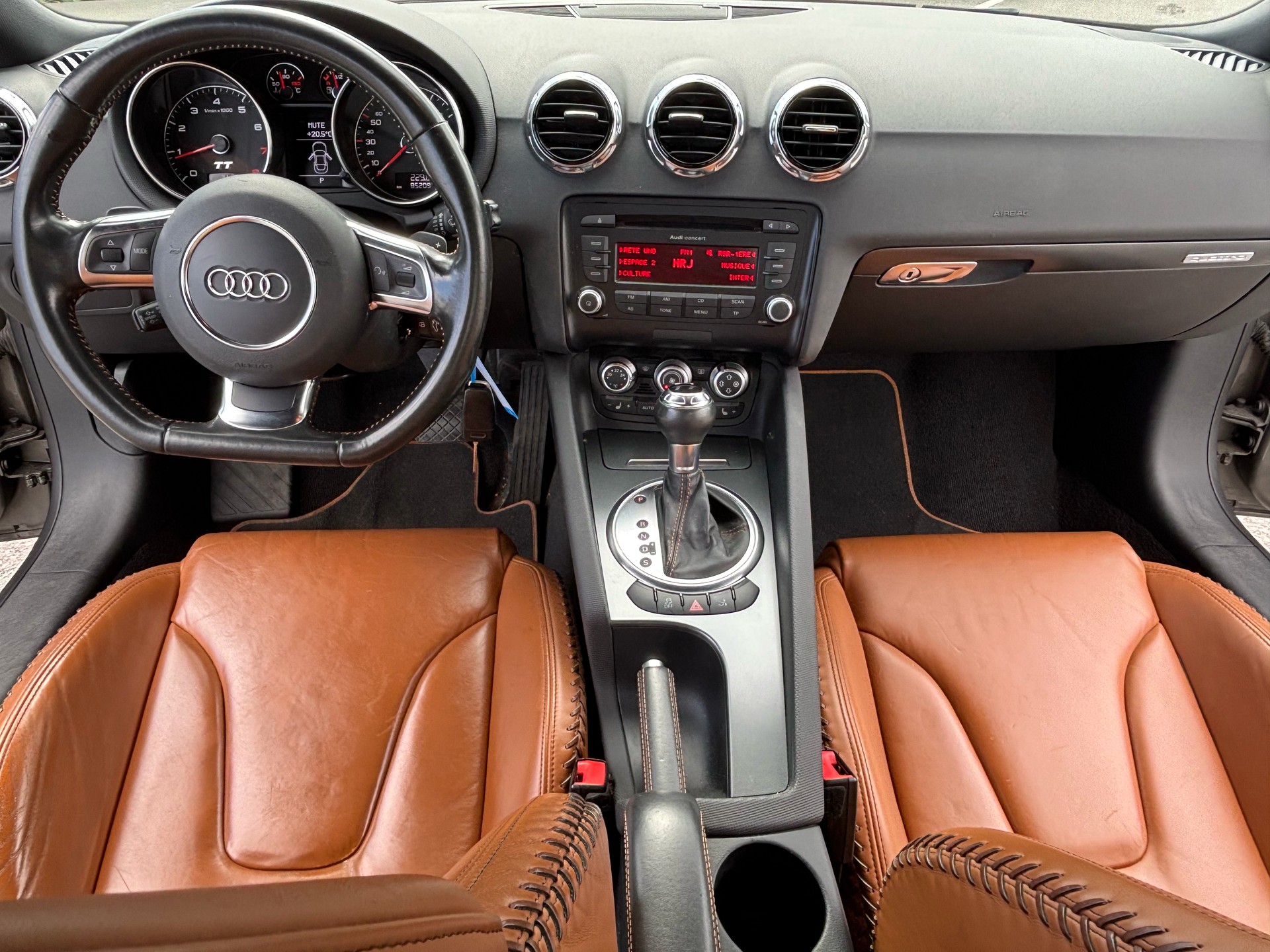 AUDI TT Coupé 2.0 TFSI quattro S-tronic-image-8