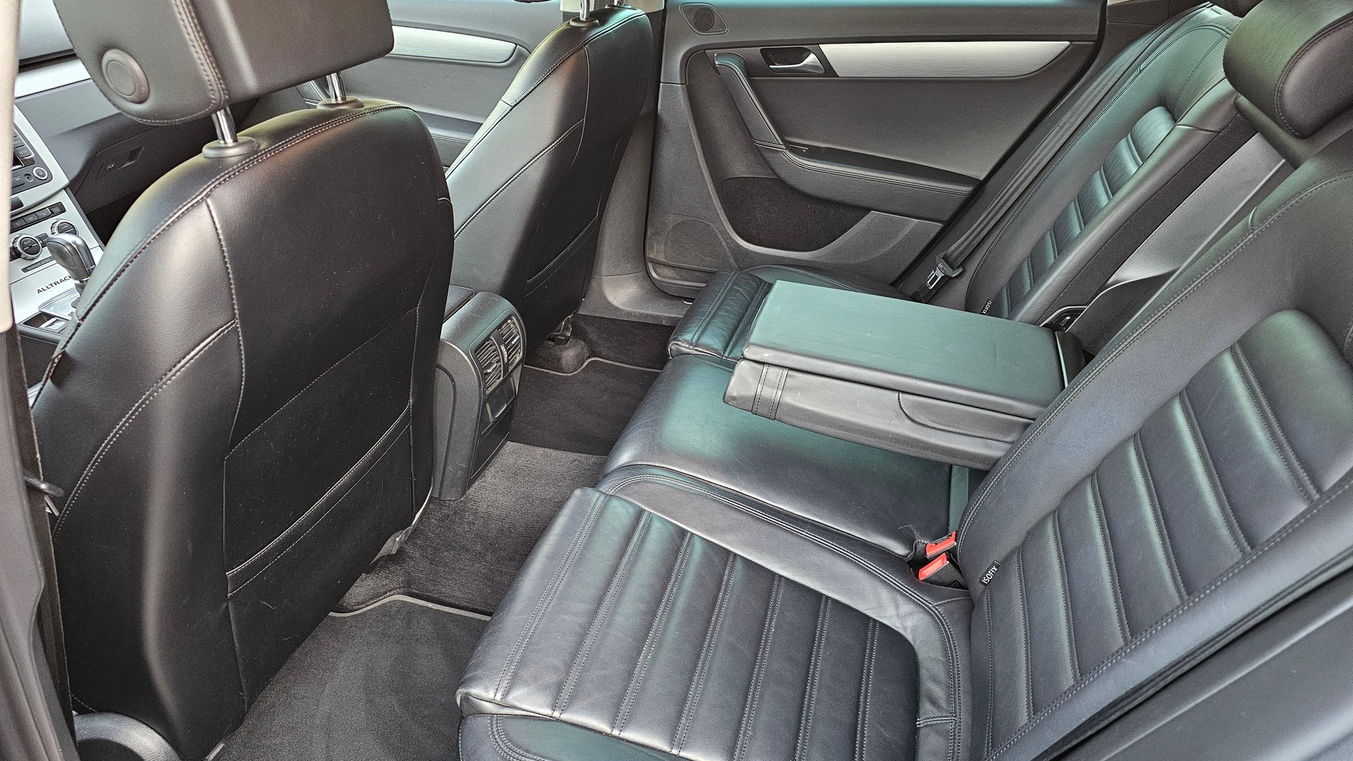 VW Passat Alltrack 2.0 TSI 4Motion DSG-image-10
