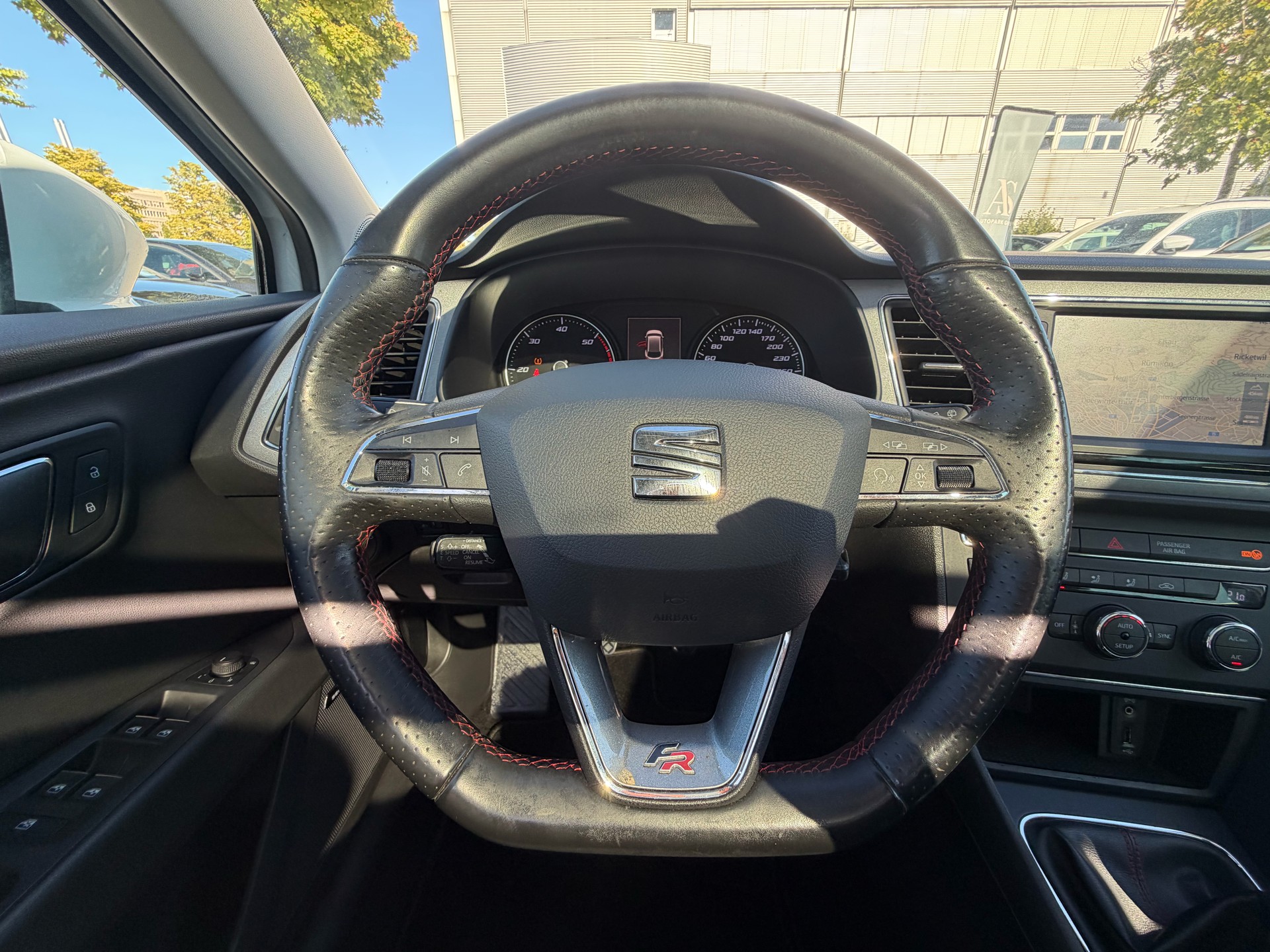 SEAT Leon ST 2.0 TDI FR-image-11