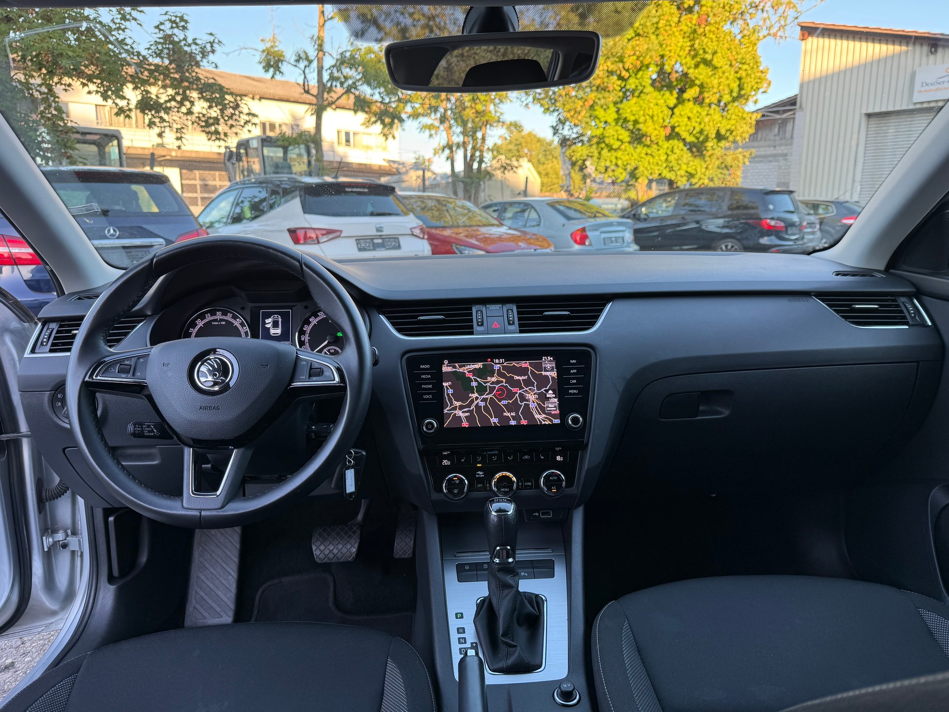 SKODA Octavia Combi 2.0 TDI Clever DSG-image-5