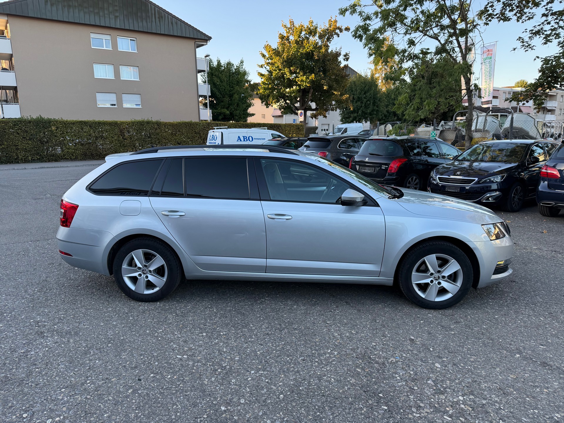 SKODA Octavia Combi 2.0 TDI Clever DSG-image-2