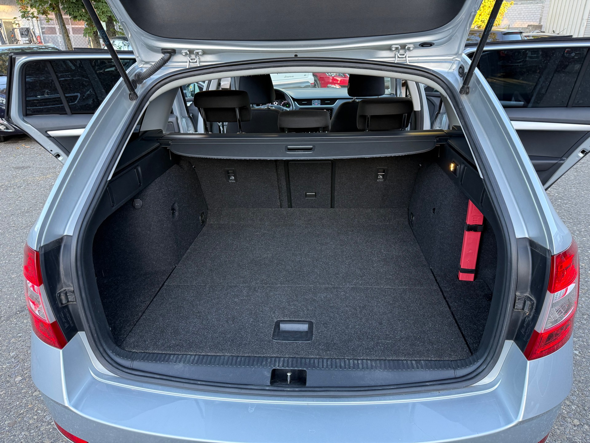 SKODA Octavia Combi 2.0 TDI Clever DSG-image-12