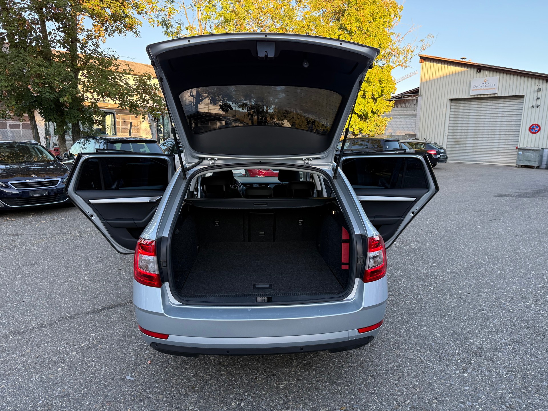 SKODA Octavia Combi 2.0 TDI Clever DSG-image-11