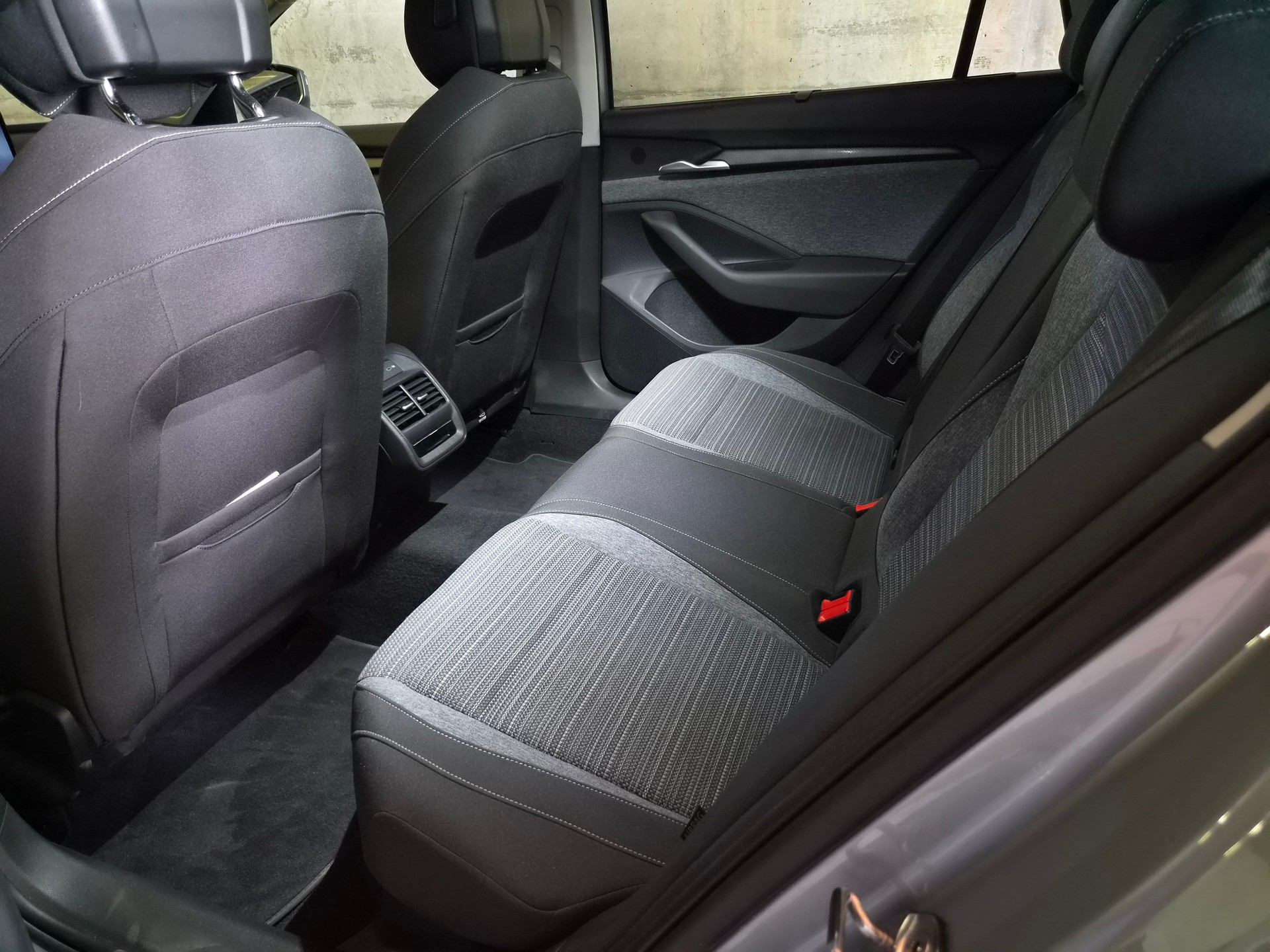 SKODA 2.0 TDI Selection 4x4 DSG-image-9