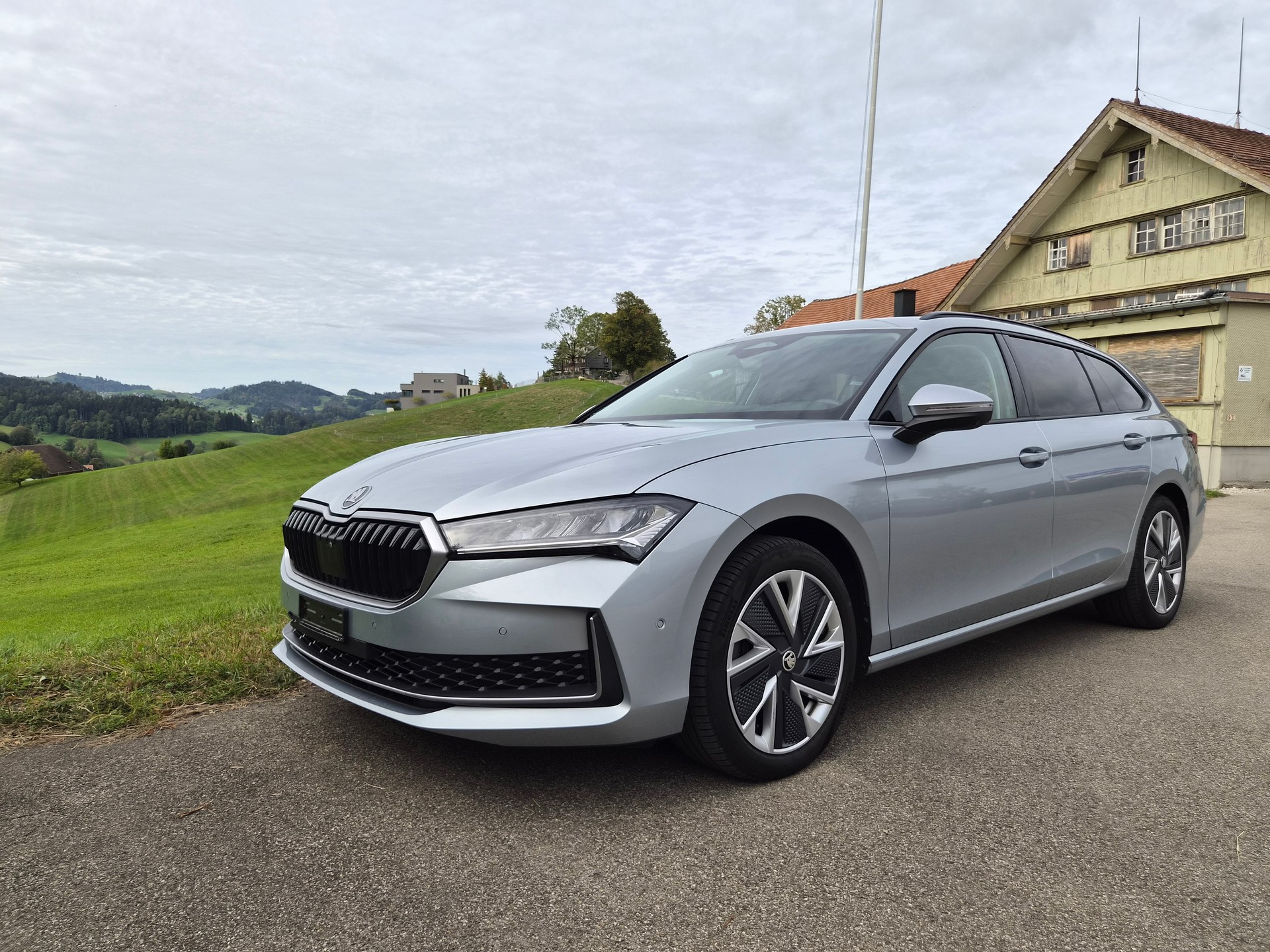SKODA 2.0 TDI Selection 4x4 DSG-image-1