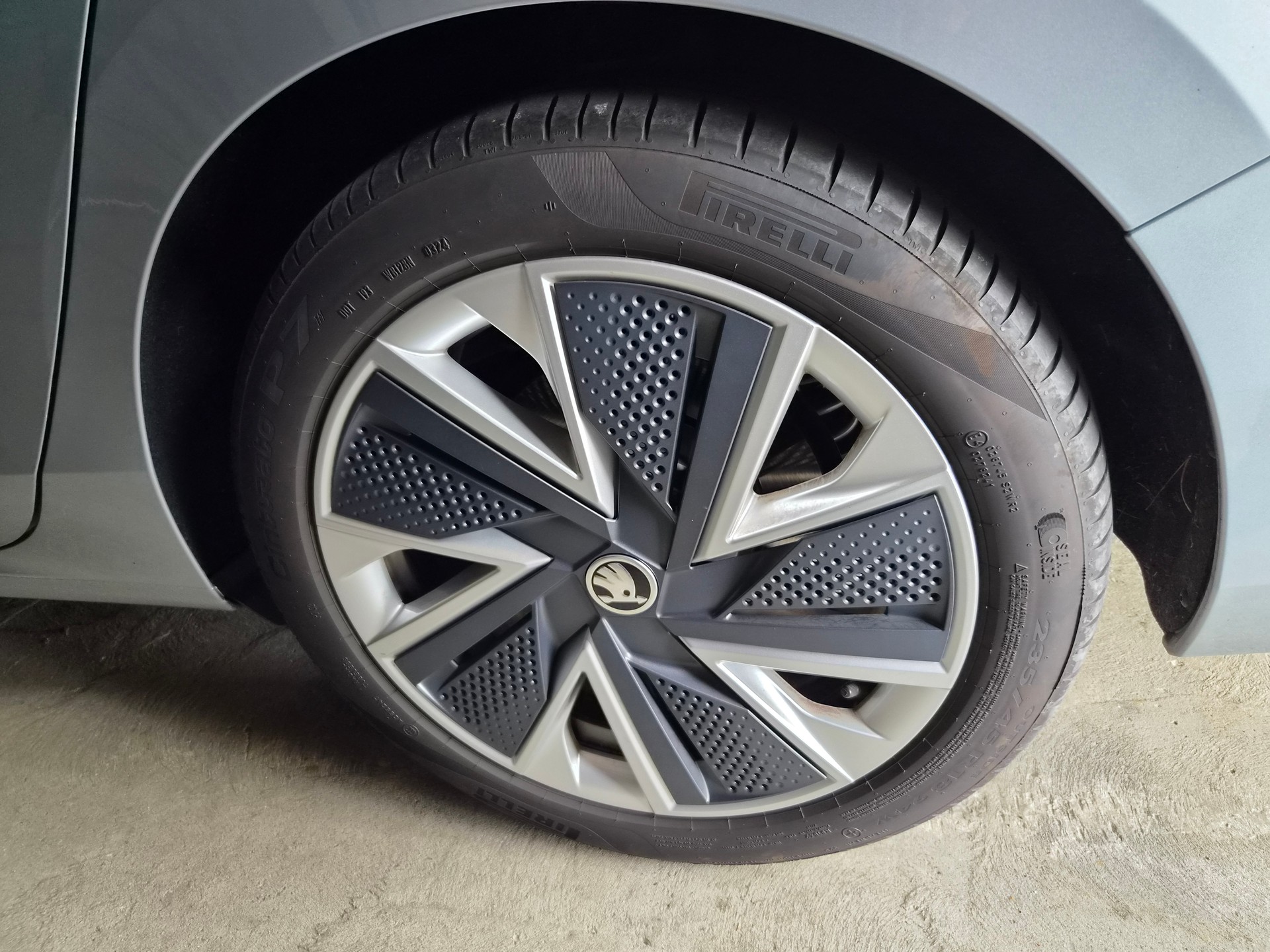 SKODA 2.0 TDI Selection 4x4 DSG-image-12