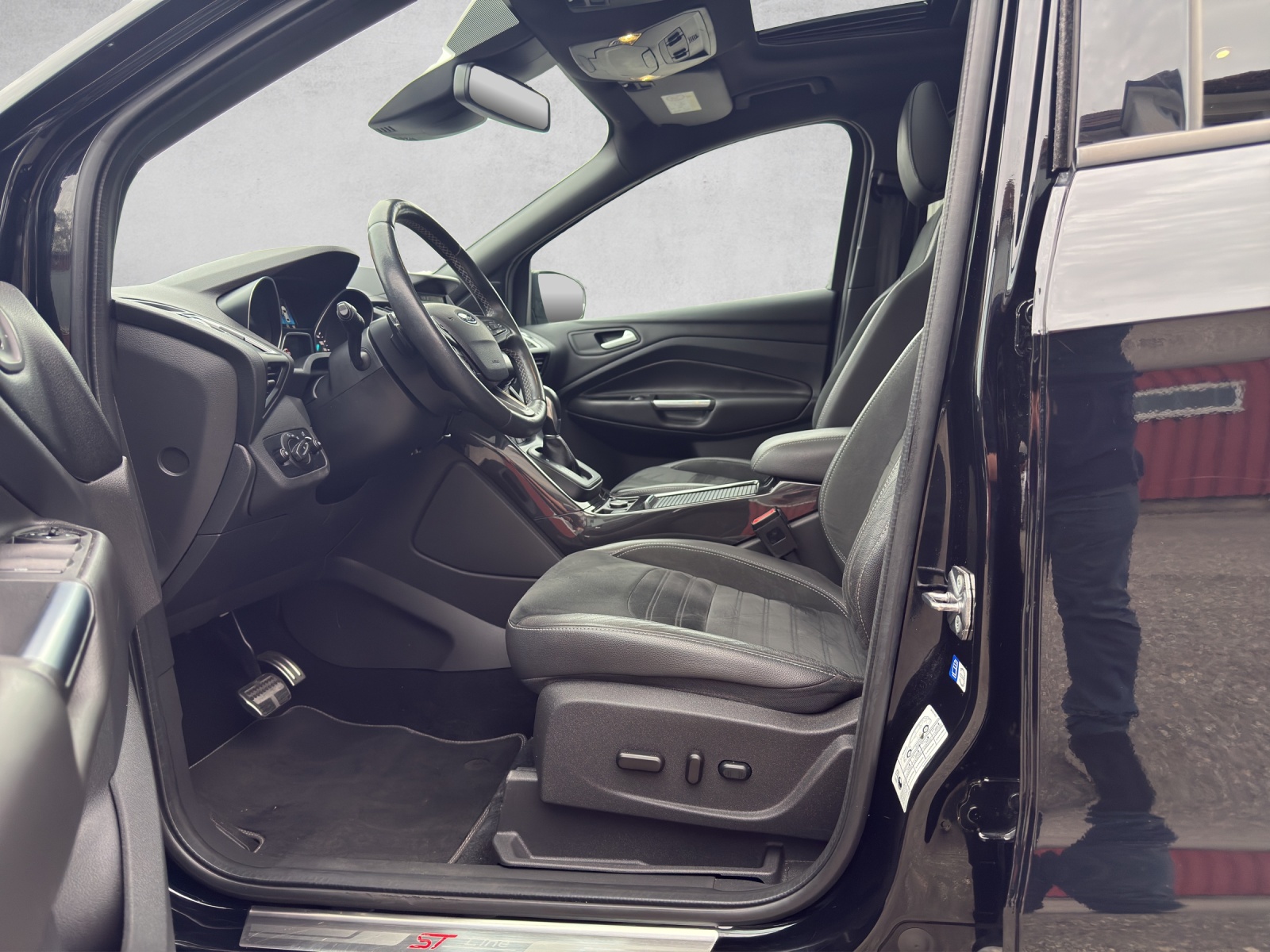 FORD Kuga 1.5 SCTi ST Line 4WD Automatic-image-8