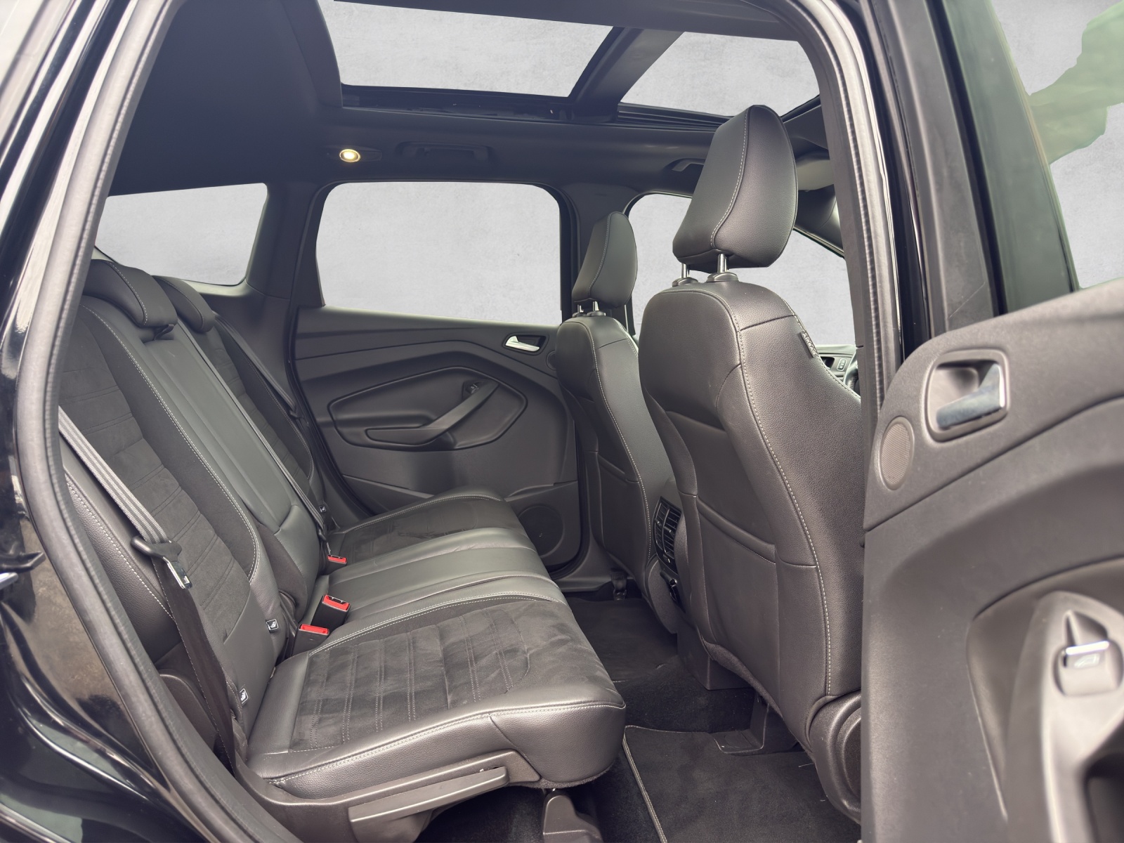 FORD Kuga 1.5 SCTi ST Line 4WD Automatic-image-17