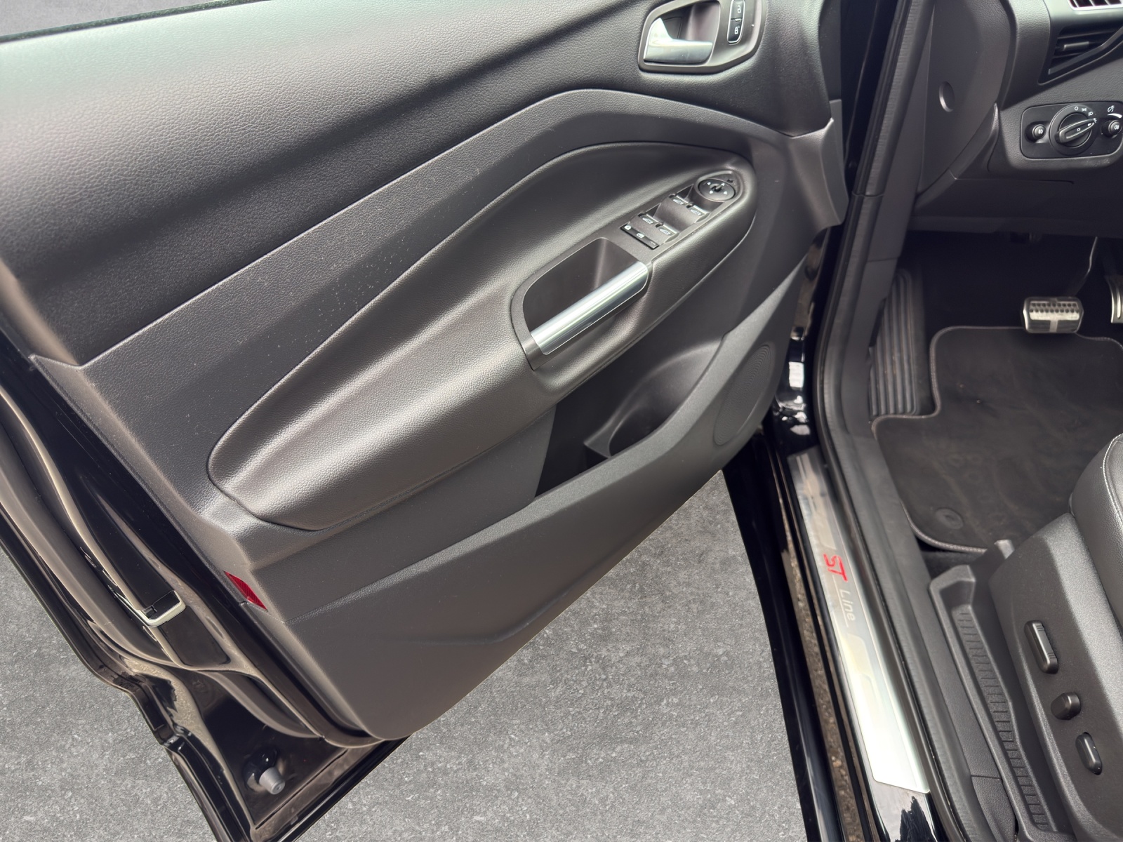 FORD Kuga 1.5 SCTi ST Line 4WD Automatic-image-14