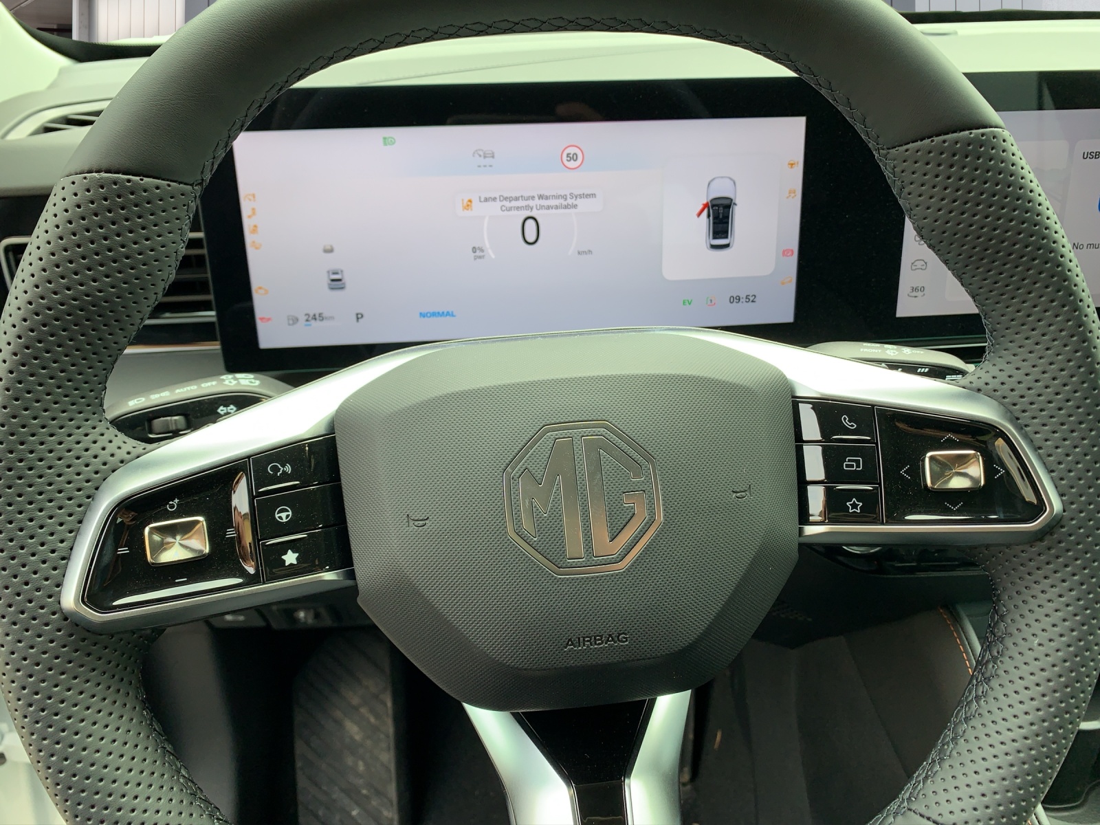 MG HS 1.5 Hybrid Luxury-image-6