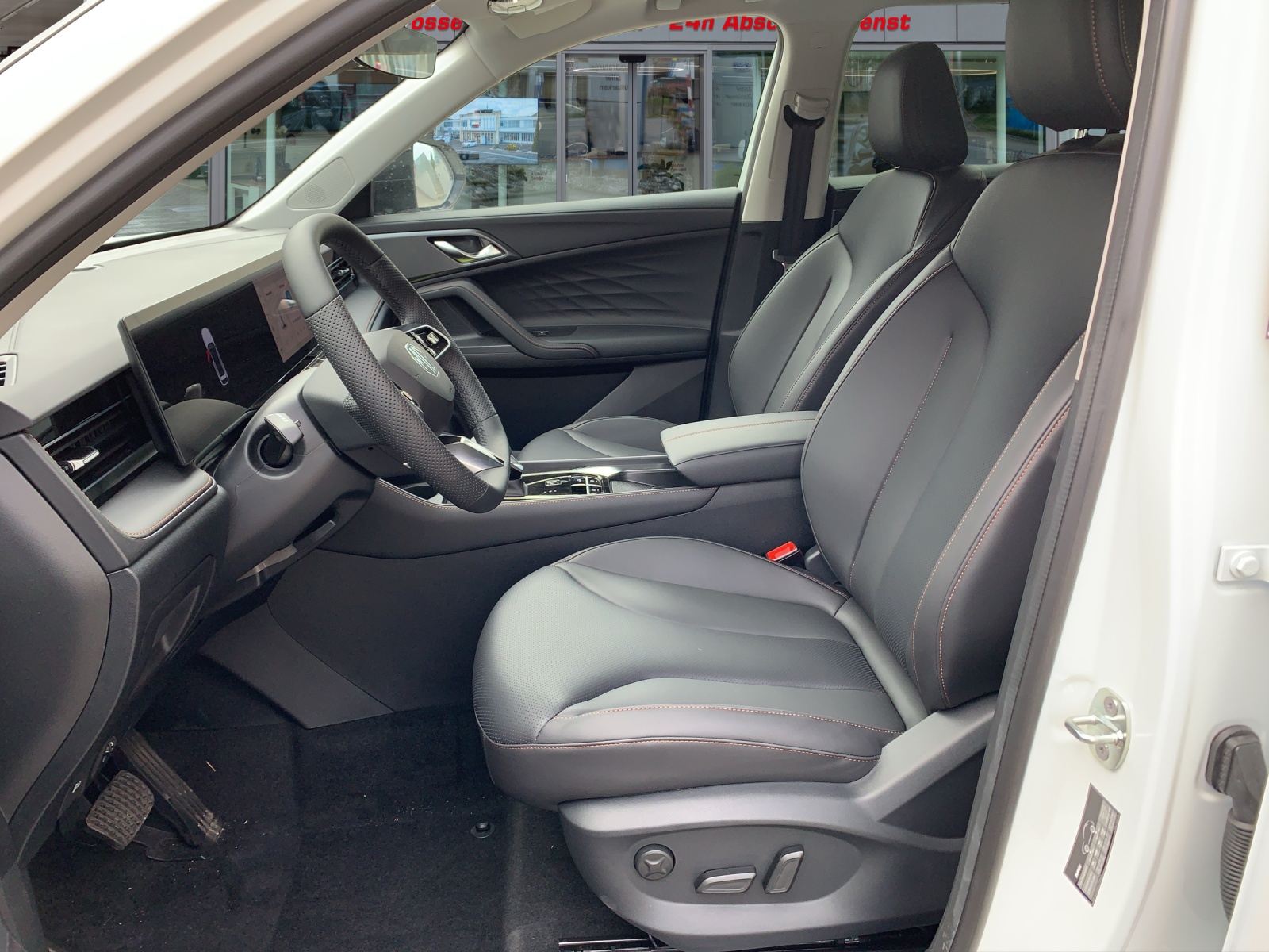 MG HS 1.5 Hybrid Luxury-image-3