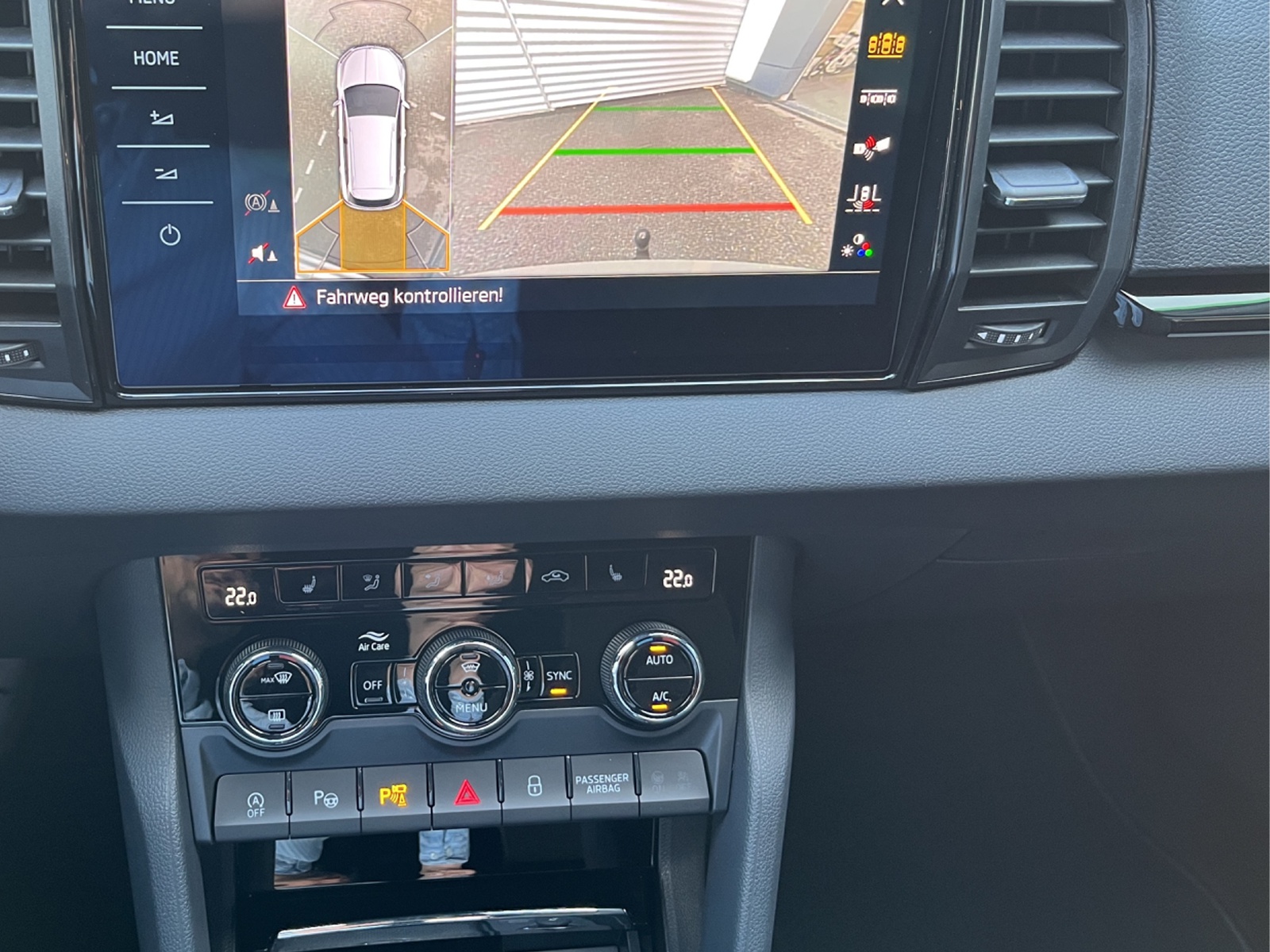 SKODA Karoq 2.0 TSI SportLine 4x4 DSG-image-9