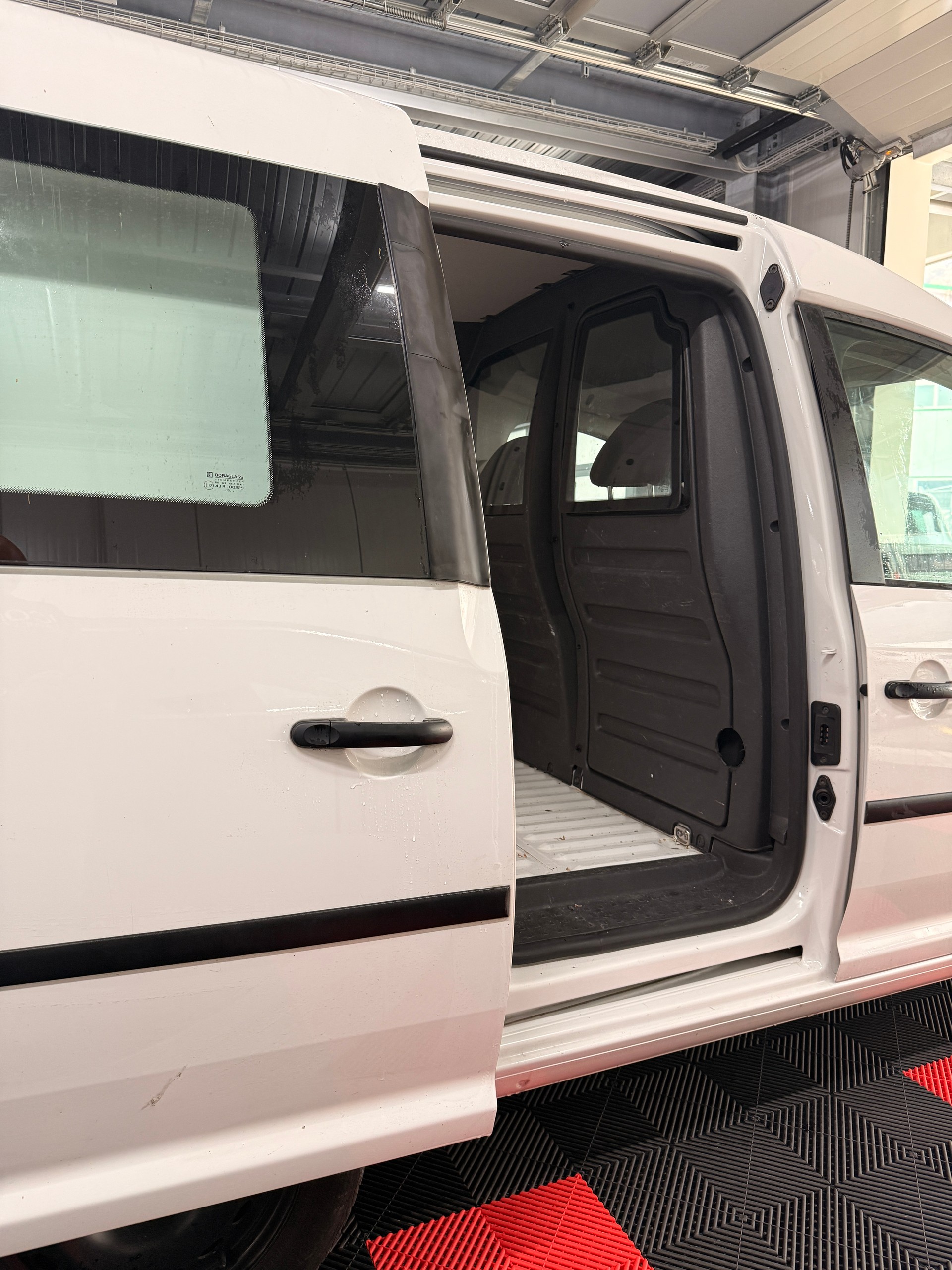VW Caddy 1.2 TSI Entry BlueMotion Technology-image-12