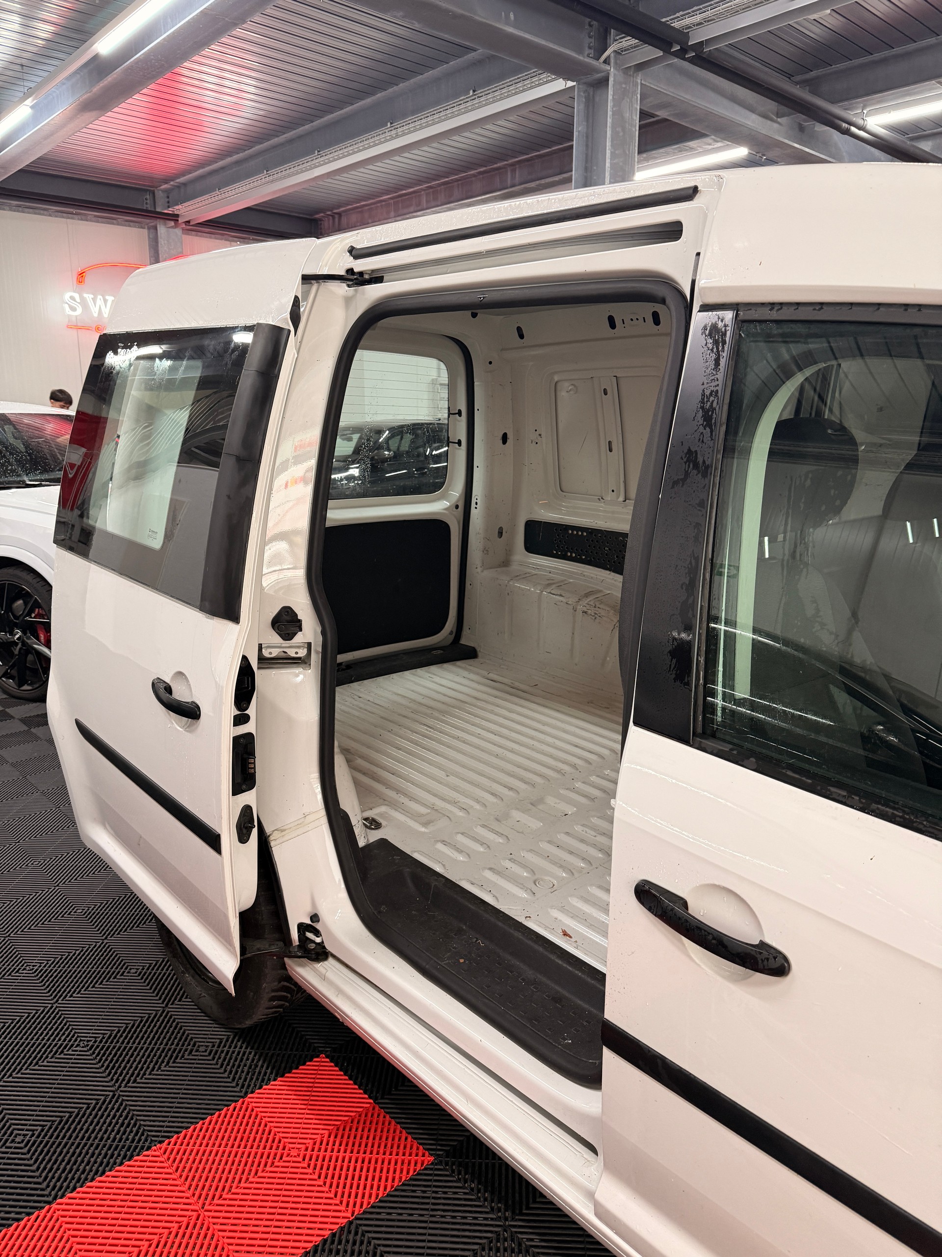 VW Caddy 1.2 TSI Entry BlueMotion Technology-image-13
