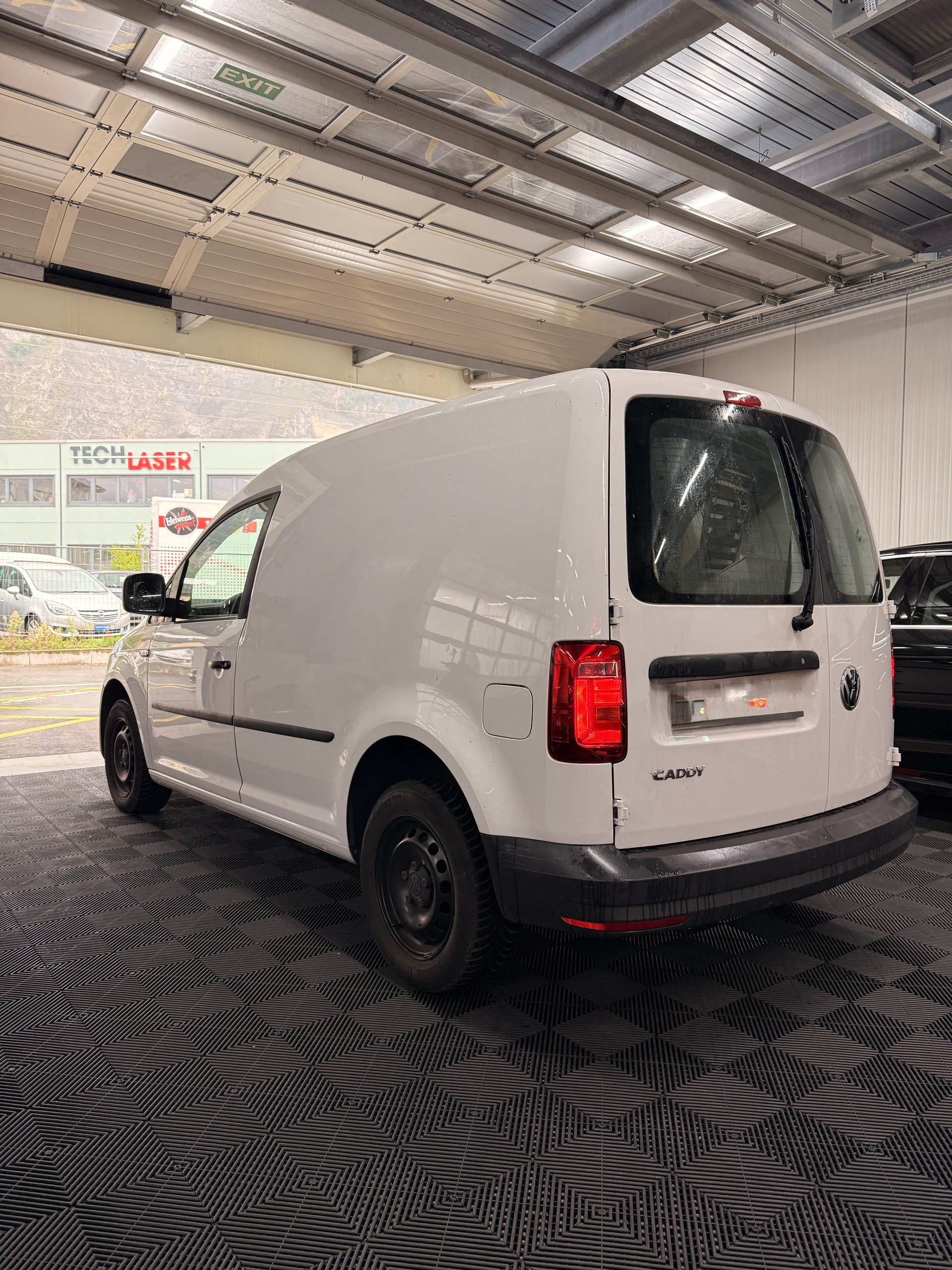 VW Caddy 1.2 TSI Entry BlueMotion Technology-image-7