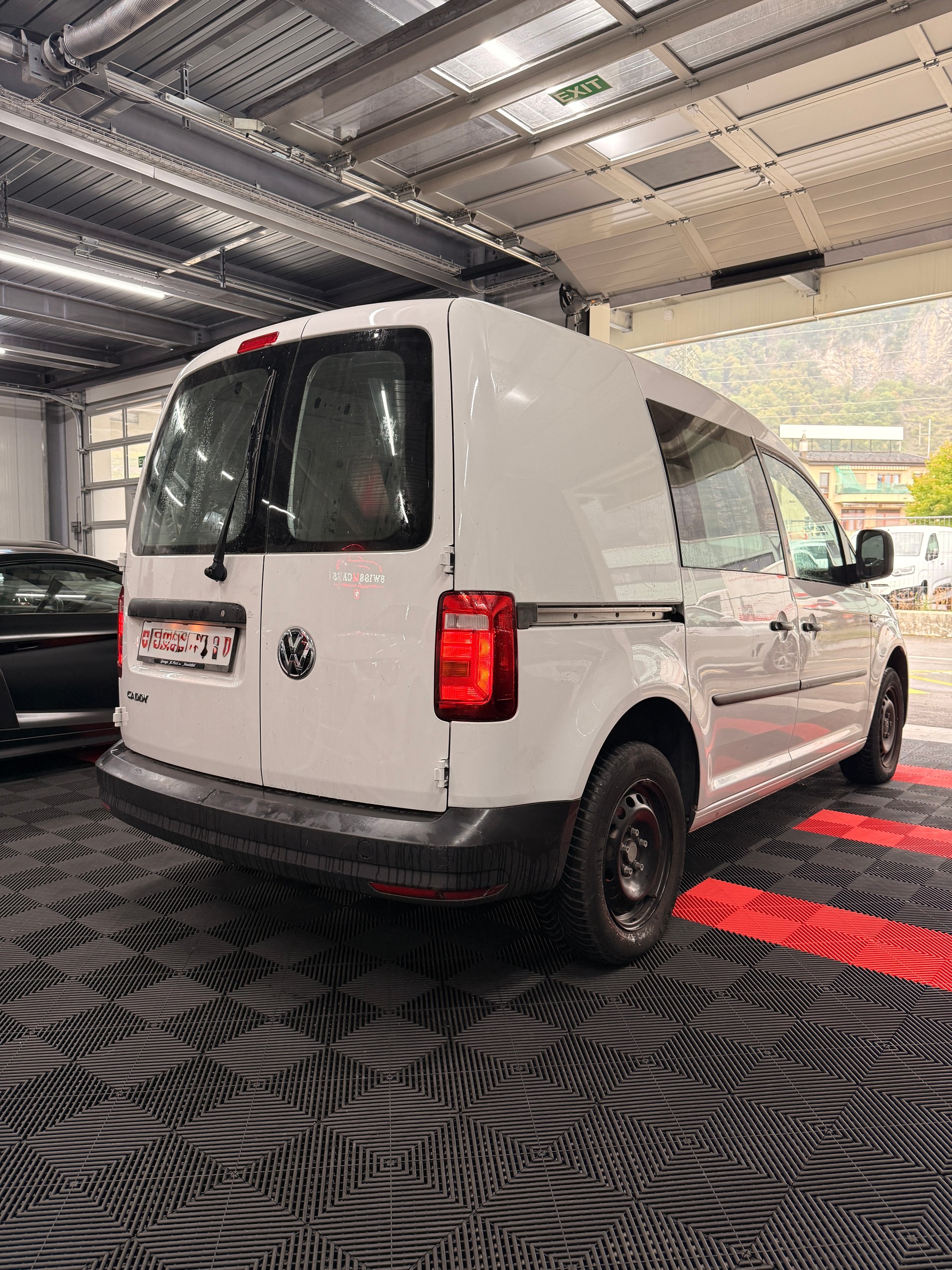 VW Caddy 1.2 TSI Entry BlueMotion Technology-image-10