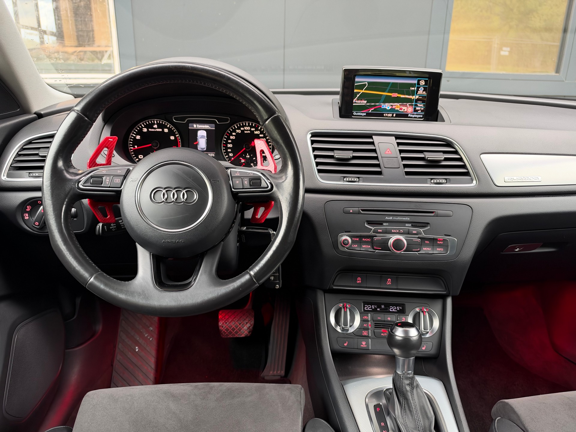 AUDI Q3 2.0 TFSI quattro S-tronic-image-15