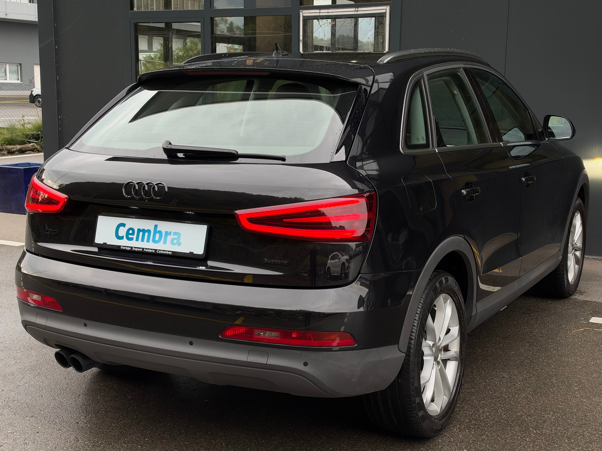 AUDI Q3 2.0 TFSI quattro S-tronic-image-4
