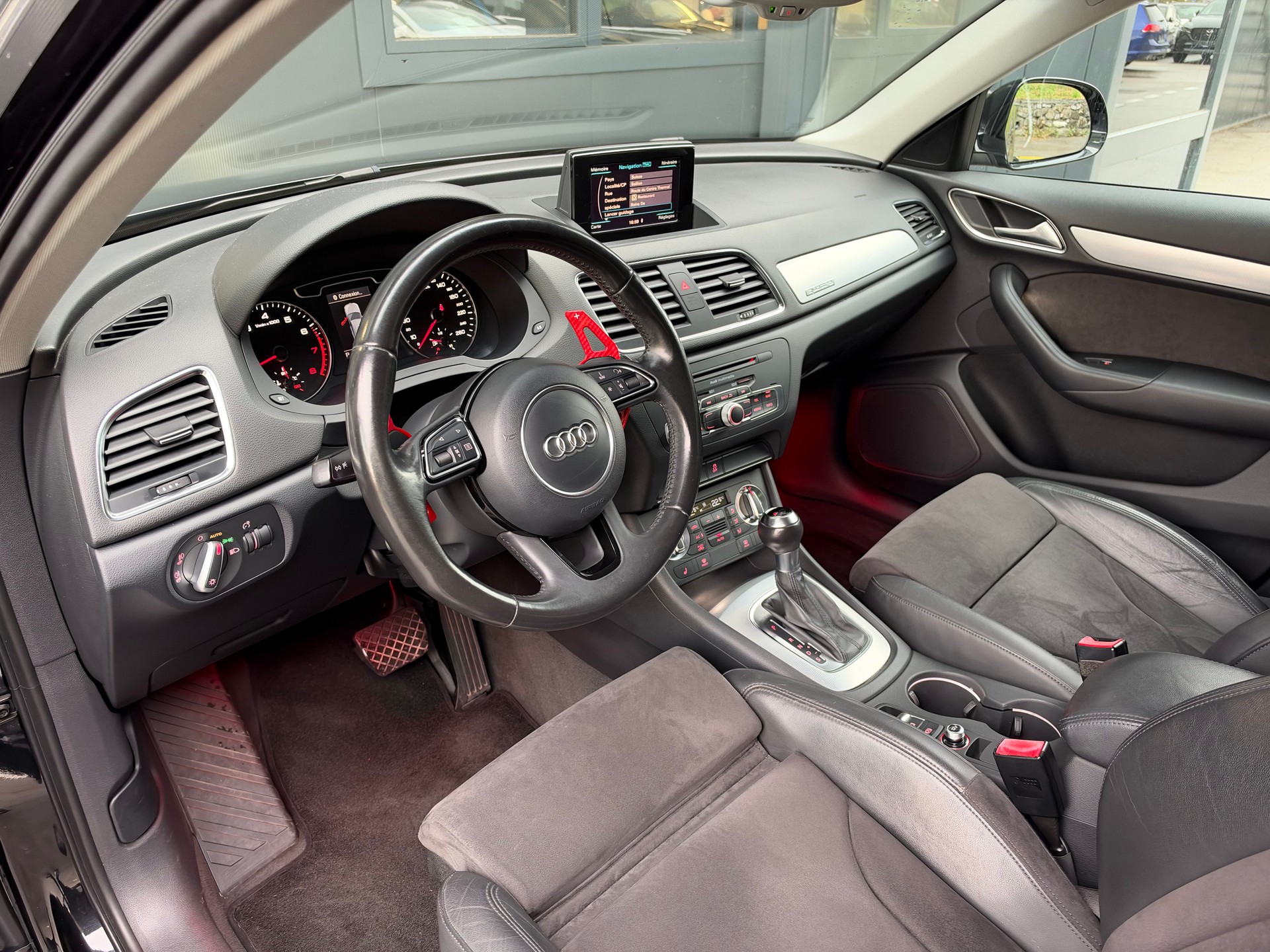 AUDI Q3 2.0 TFSI quattro S-tronic-image-8