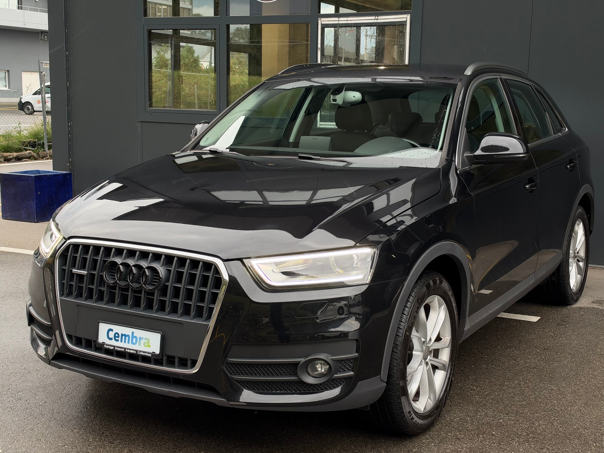 AUDI Q3 2.0 TFSI quattro S-tronic-image-1