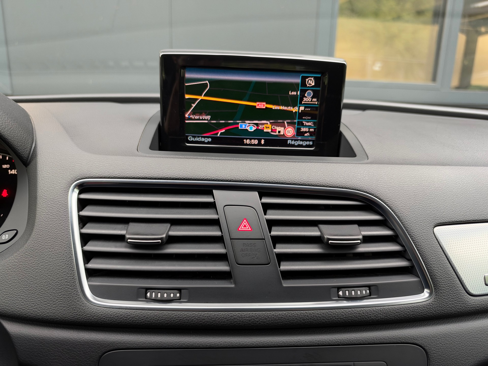 AUDI Q3 2.0 TFSI quattro S-tronic-image-11