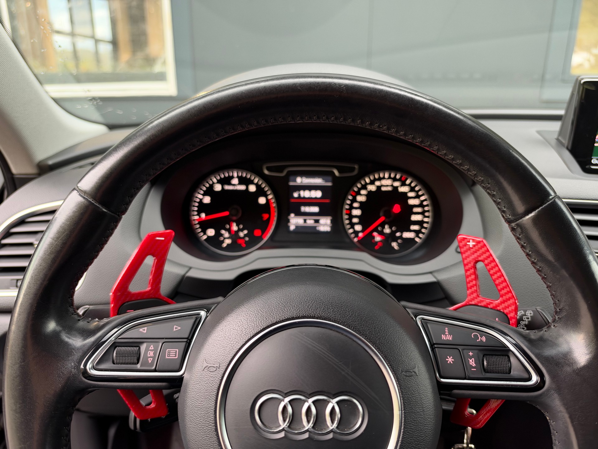 AUDI Q3 2.0 TFSI quattro S-tronic-image-12