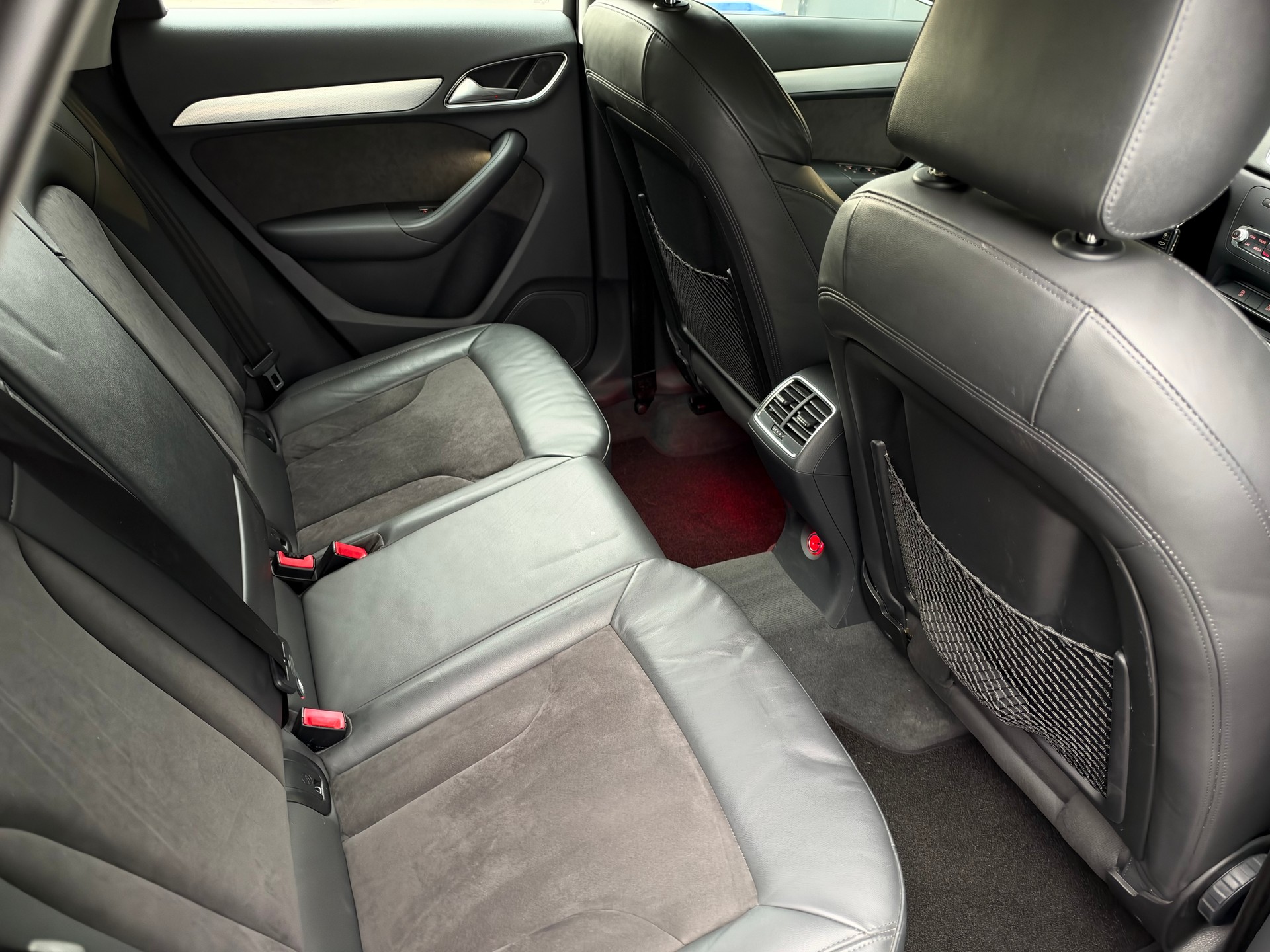 AUDI Q3 2.0 TFSI quattro S-tronic-image-17