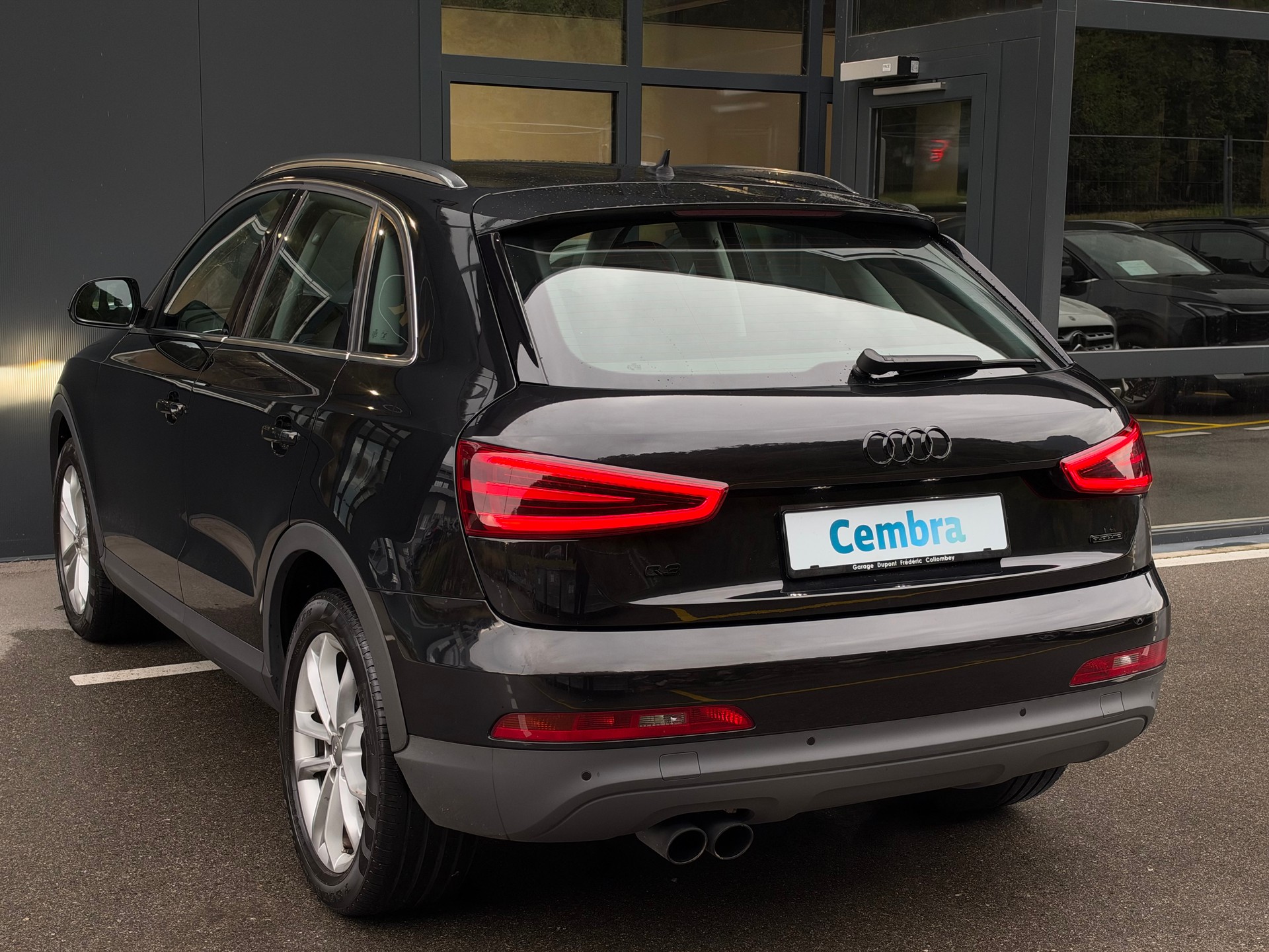 AUDI Q3 2.0 TFSI quattro S-tronic-image-3