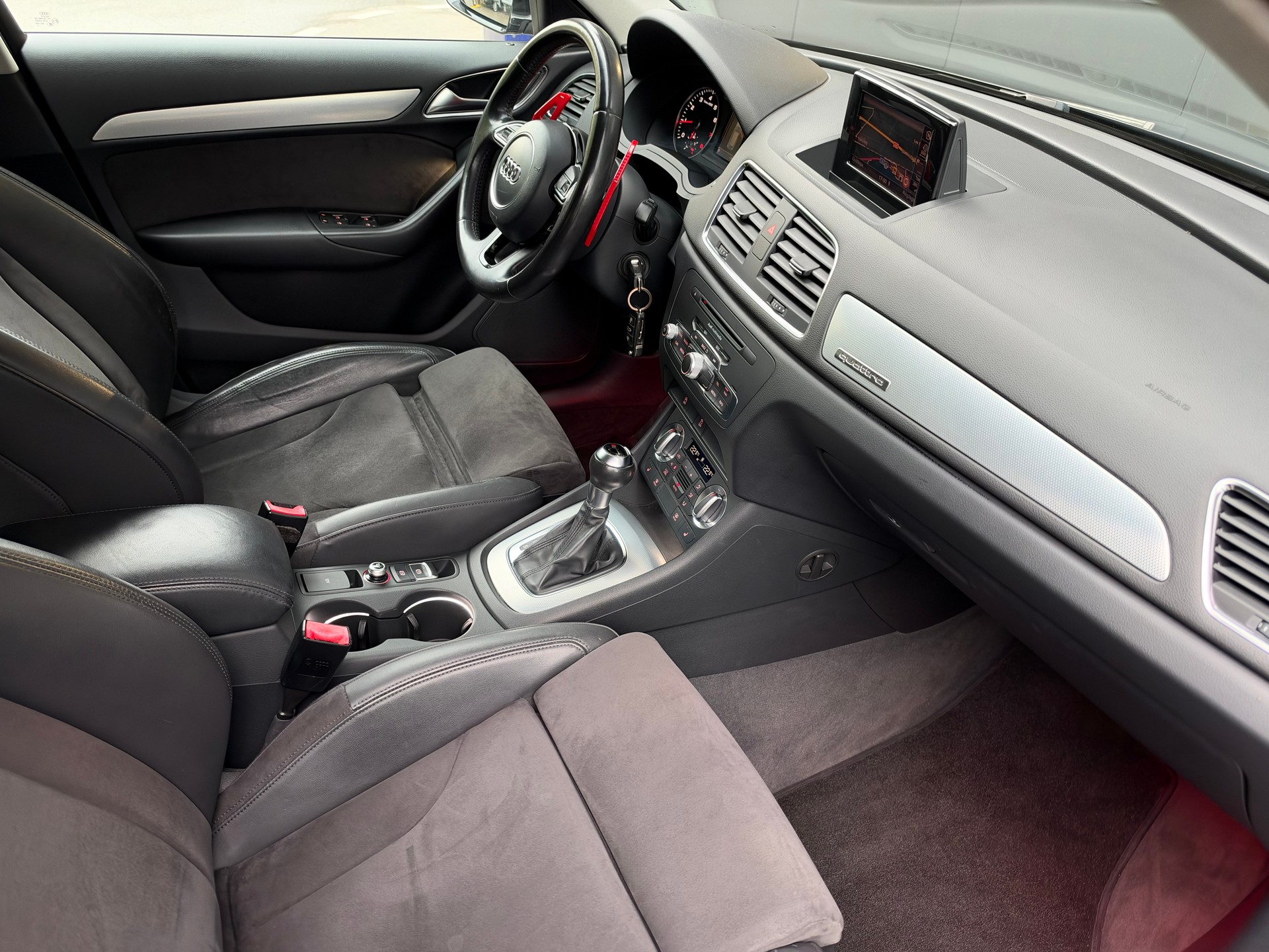 AUDI Q3 2.0 TFSI quattro S-tronic-image-16