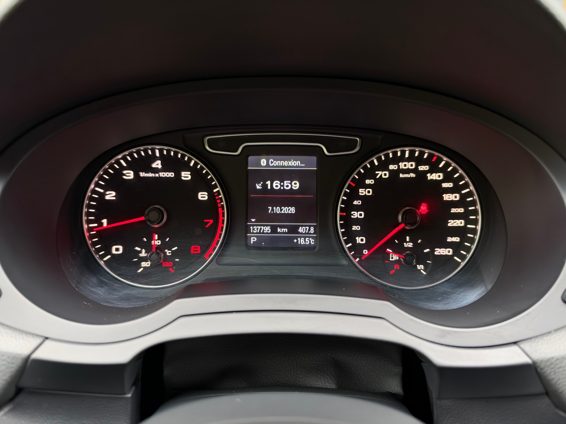 AUDI Q3 2.0 TFSI quattro S-tronic-image-10