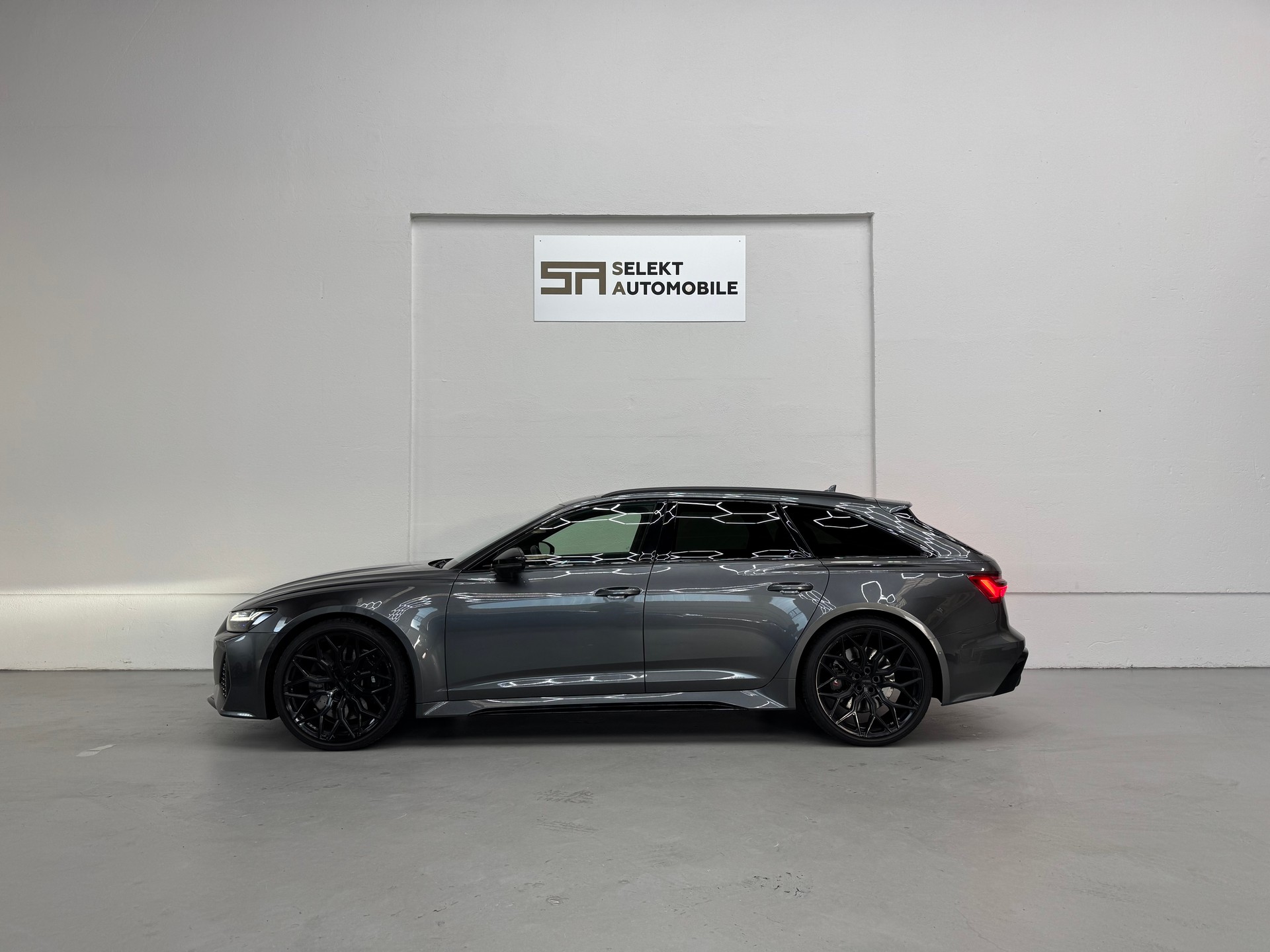 AUDI RS6 Avant 4.0 TFSI V8 quattro-image-3