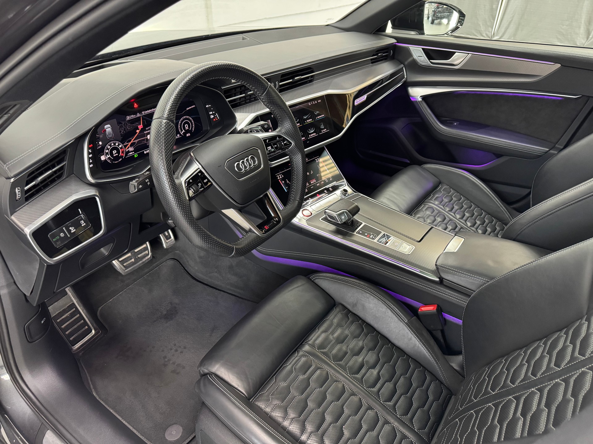 AUDI RS6 Avant 4.0 TFSI V8 quattro-image-10