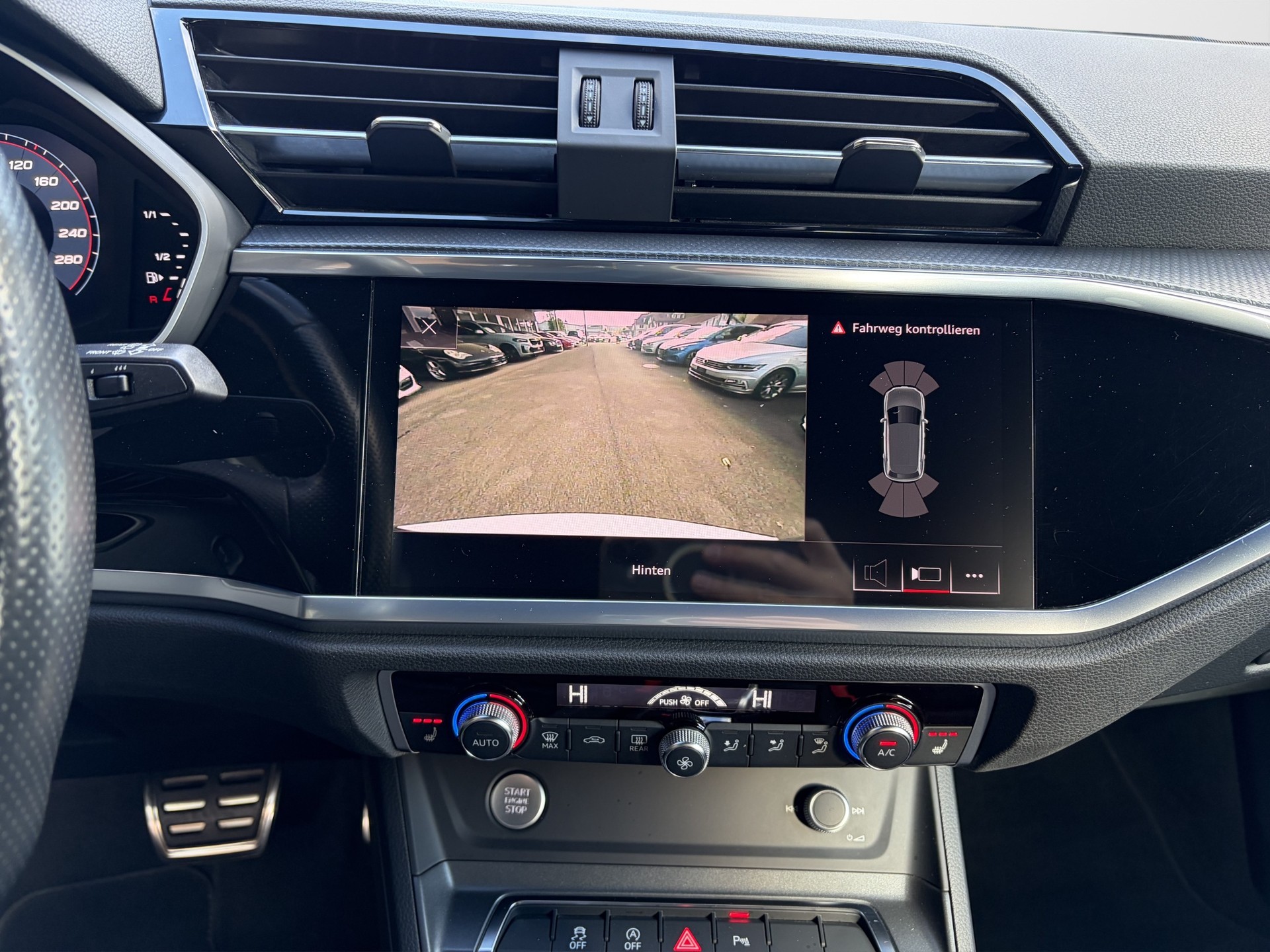 AUDI Q3 35 TDI S line quattro-image-10