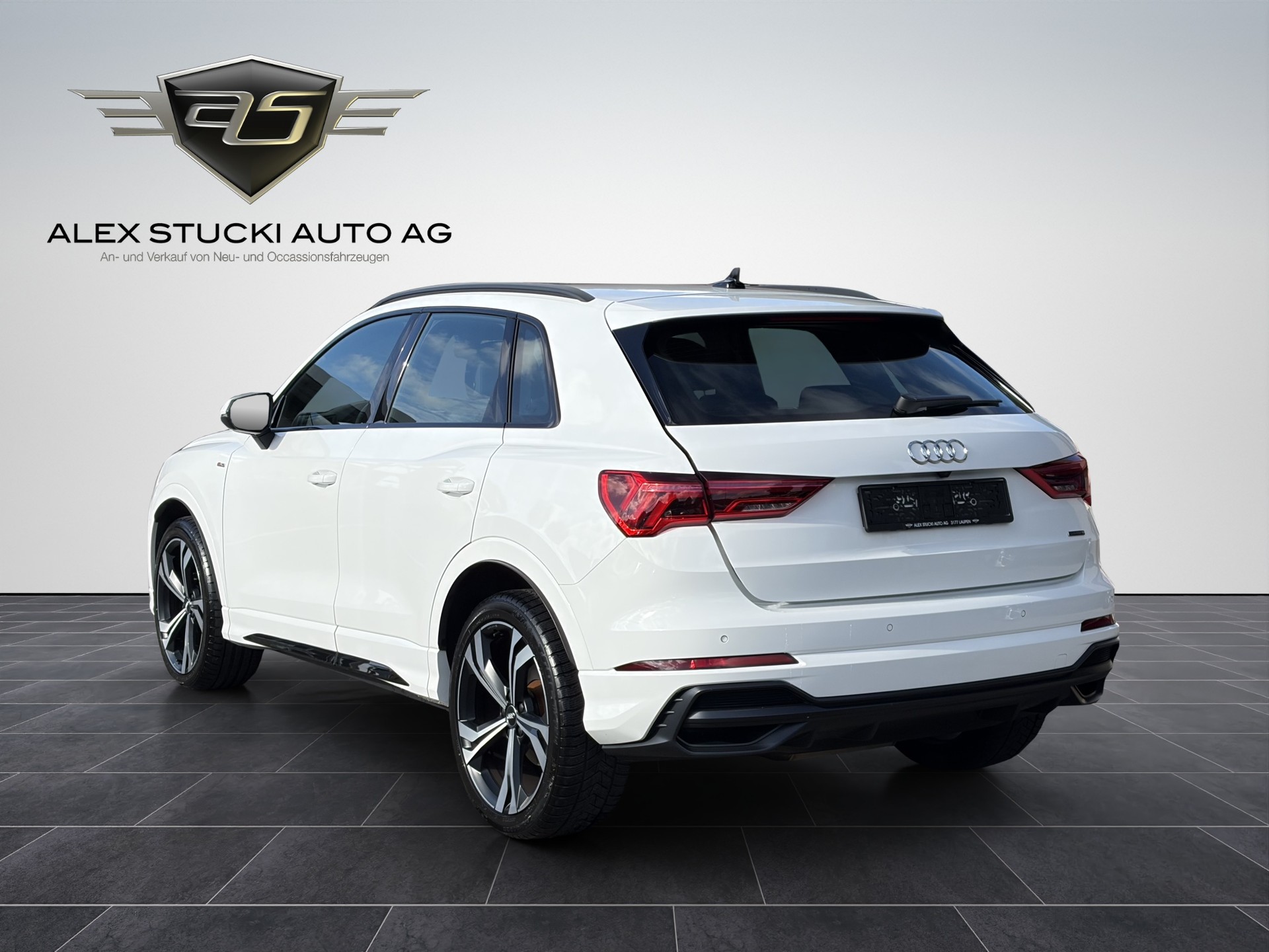 AUDI Q3 35 TDI S line quattro-image-5