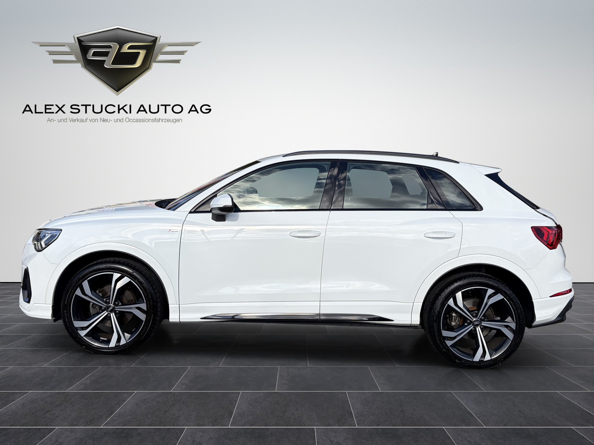 AUDI Q3 35 TDI S line quattro-image-4