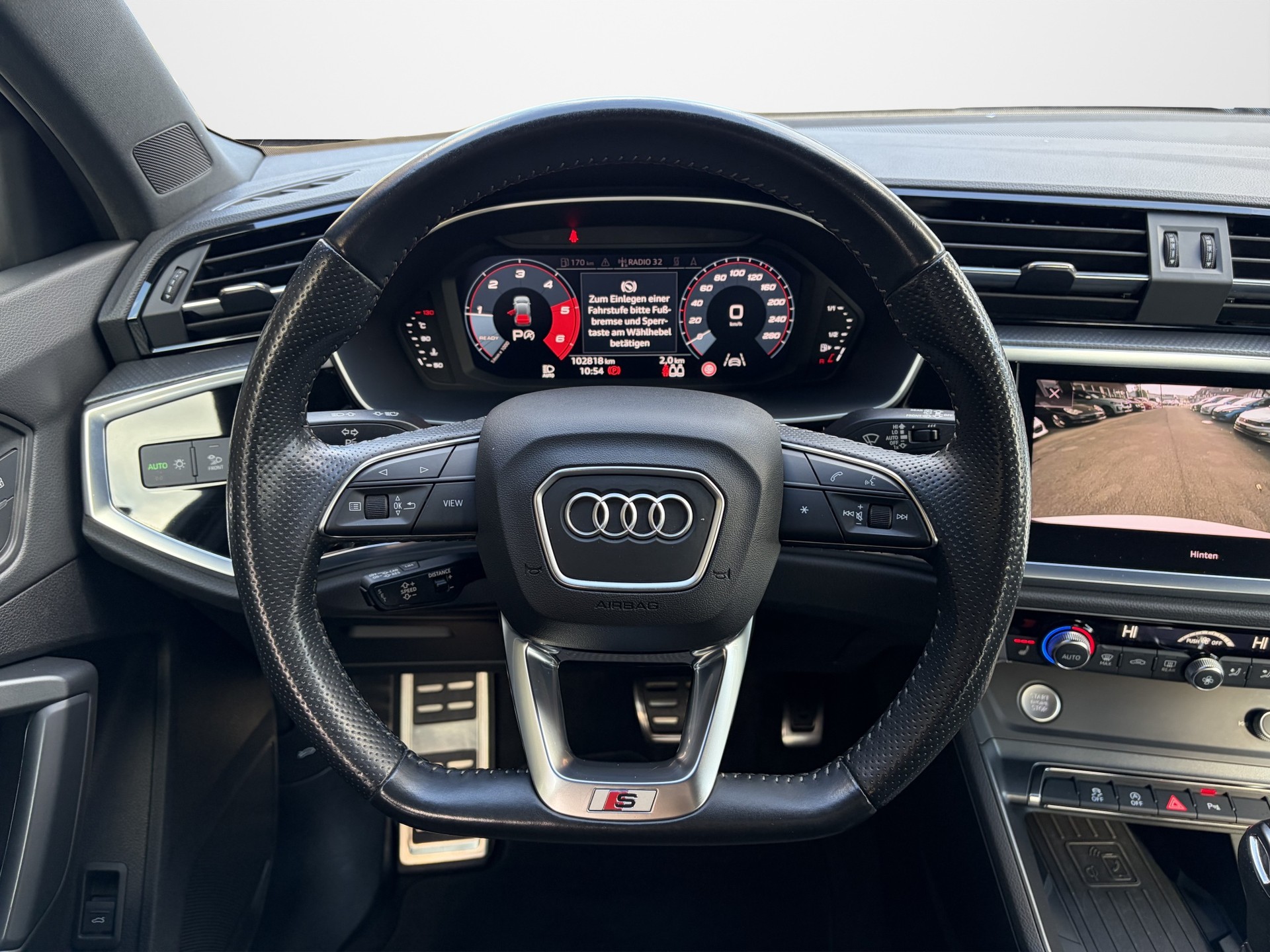 AUDI Q3 35 TDI S line quattro-image-9