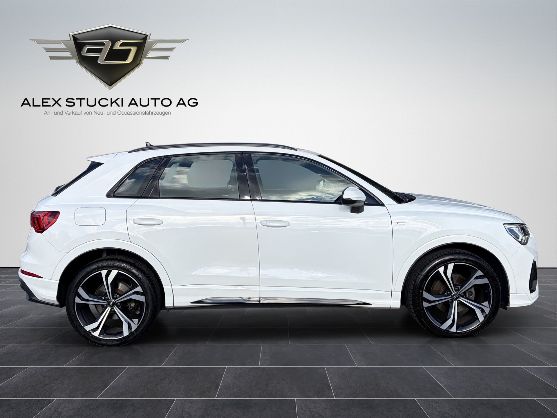 AUDI Q3 35 TDI S line quattro-image-3