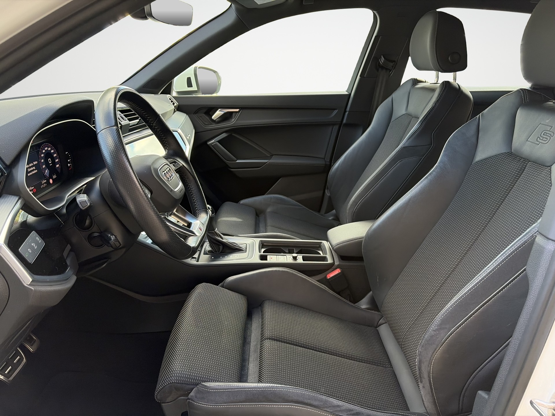 AUDI Q3 35 TDI S line quattro-image-12