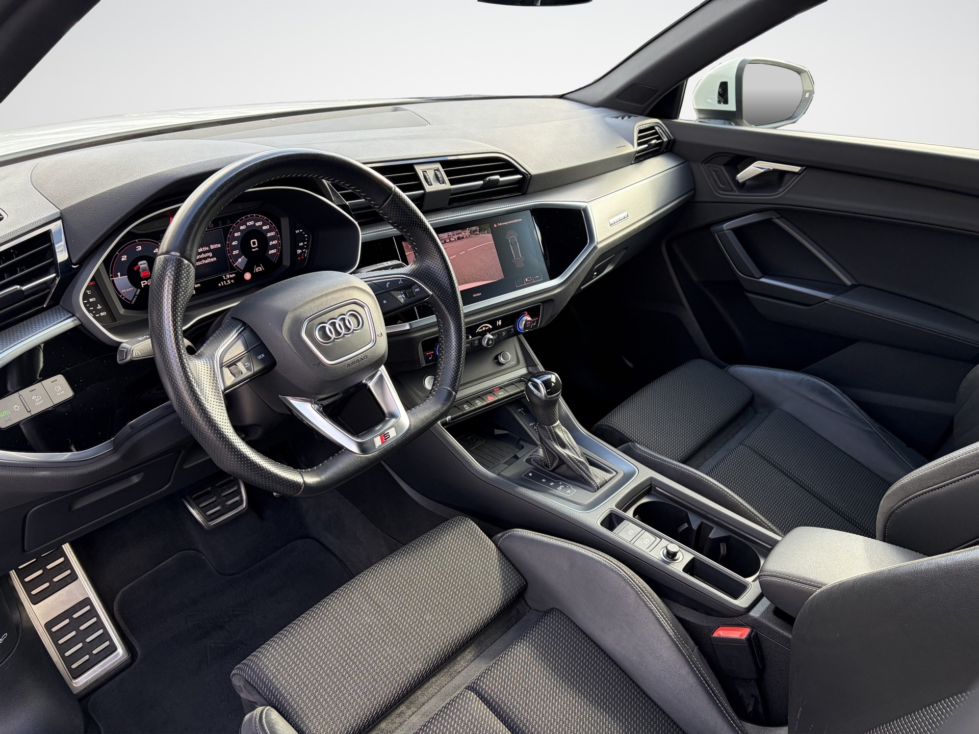 AUDI Q3 35 TDI S line quattro-image-8