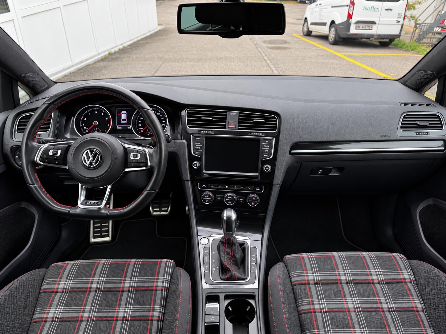 VW Golf 2.0 TSI GTI Performance DSG-image-11